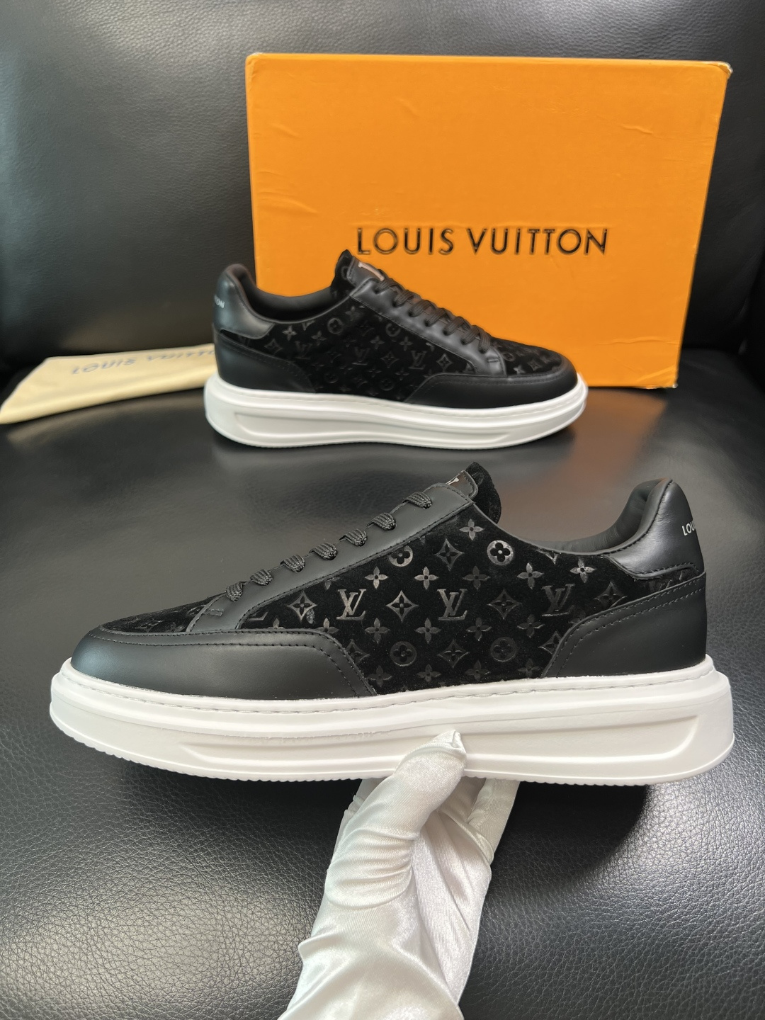 Lv 高品质 顶级工艺品 路易威登，运动板鞋专柜同步，鞋面意大利进口，高品质拼接缤纷色彩复杂工艺品，进口