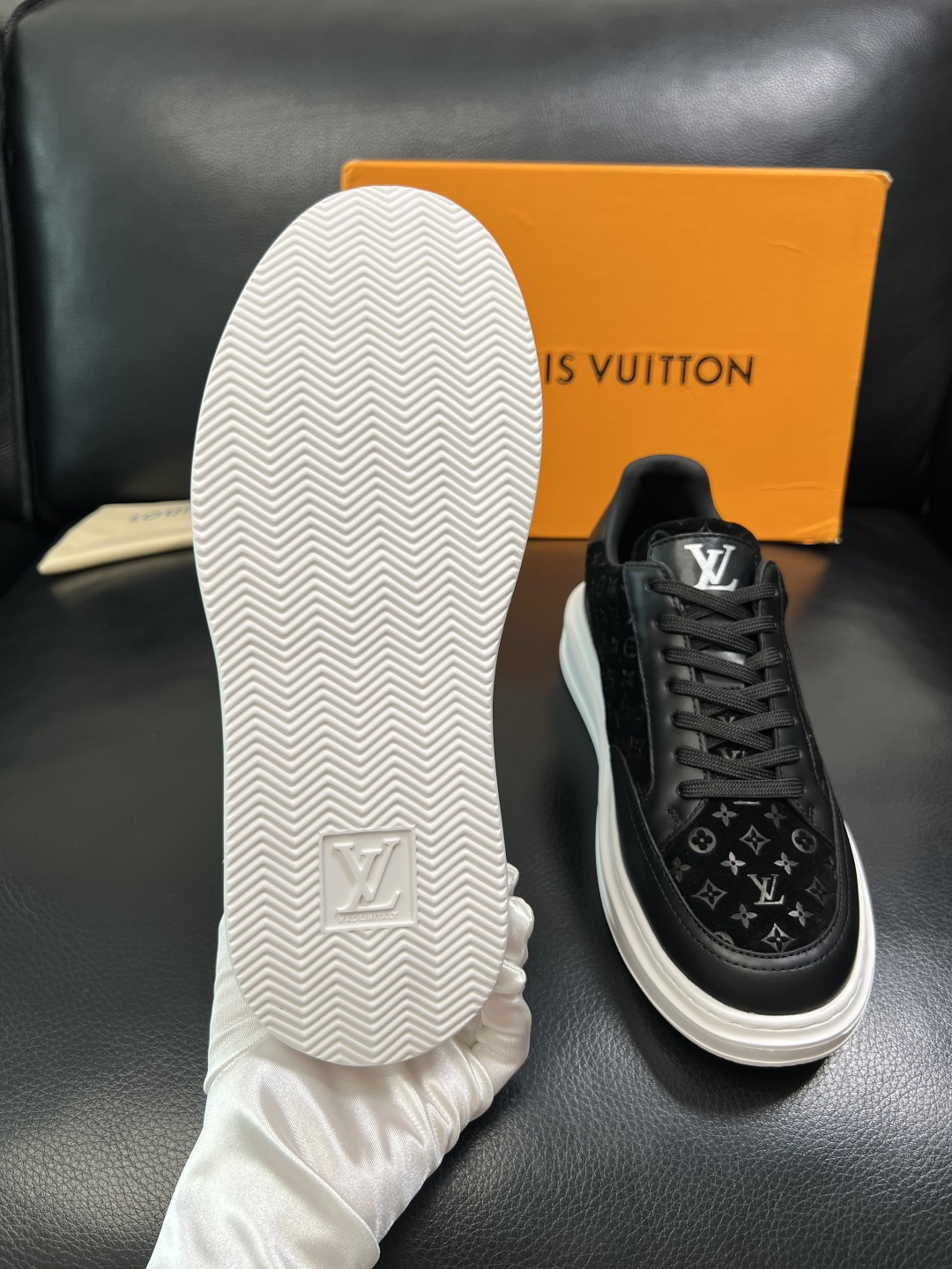 Lv 高品质 顶级工艺品 路易威登，运动板鞋专柜同步，鞋面意大利进口，高品质拼接缤纷色彩复杂工艺品，进口