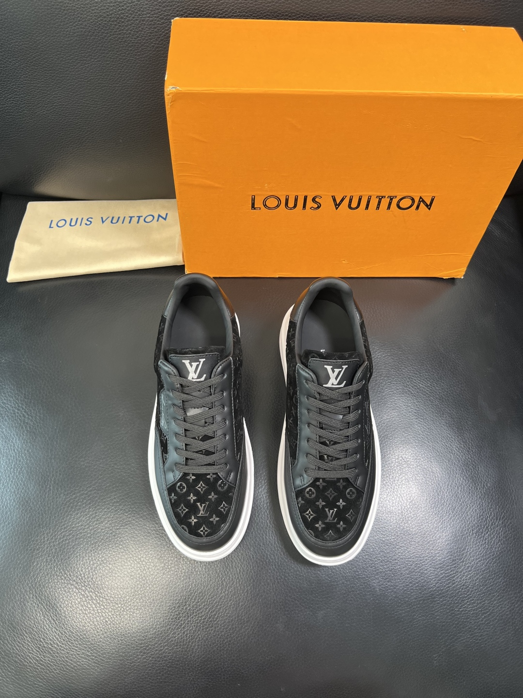 Lv 高品质 顶级工艺品 路易威登，运动板鞋专柜同步，鞋面意大利进口，高品质拼接缤纷色彩复杂工艺品，进口