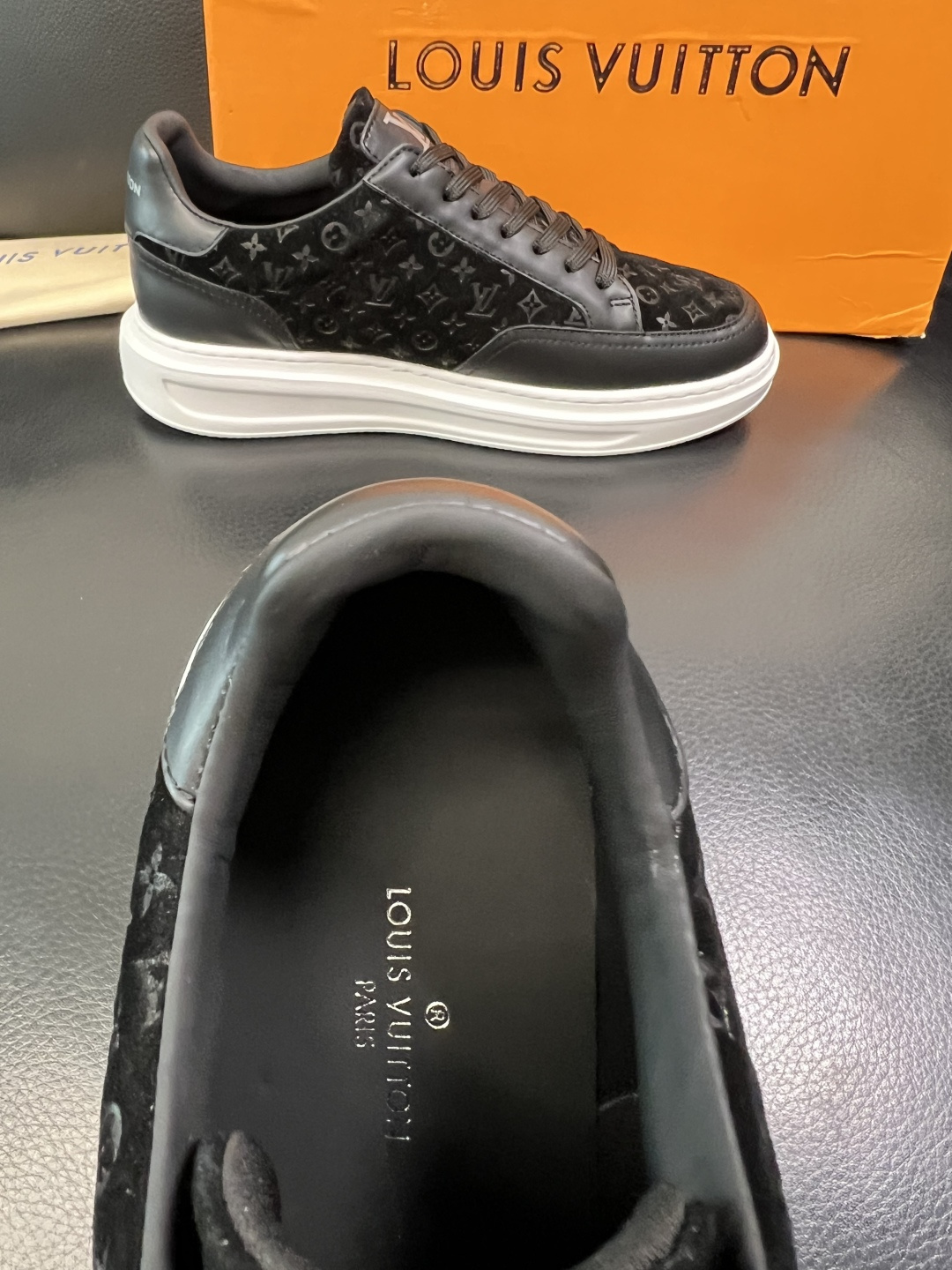 Lv 高品质 顶级工艺品 路易威登，运动板鞋专柜同步，鞋面意大利进口，高品质拼接缤纷色彩复杂工艺品，进口