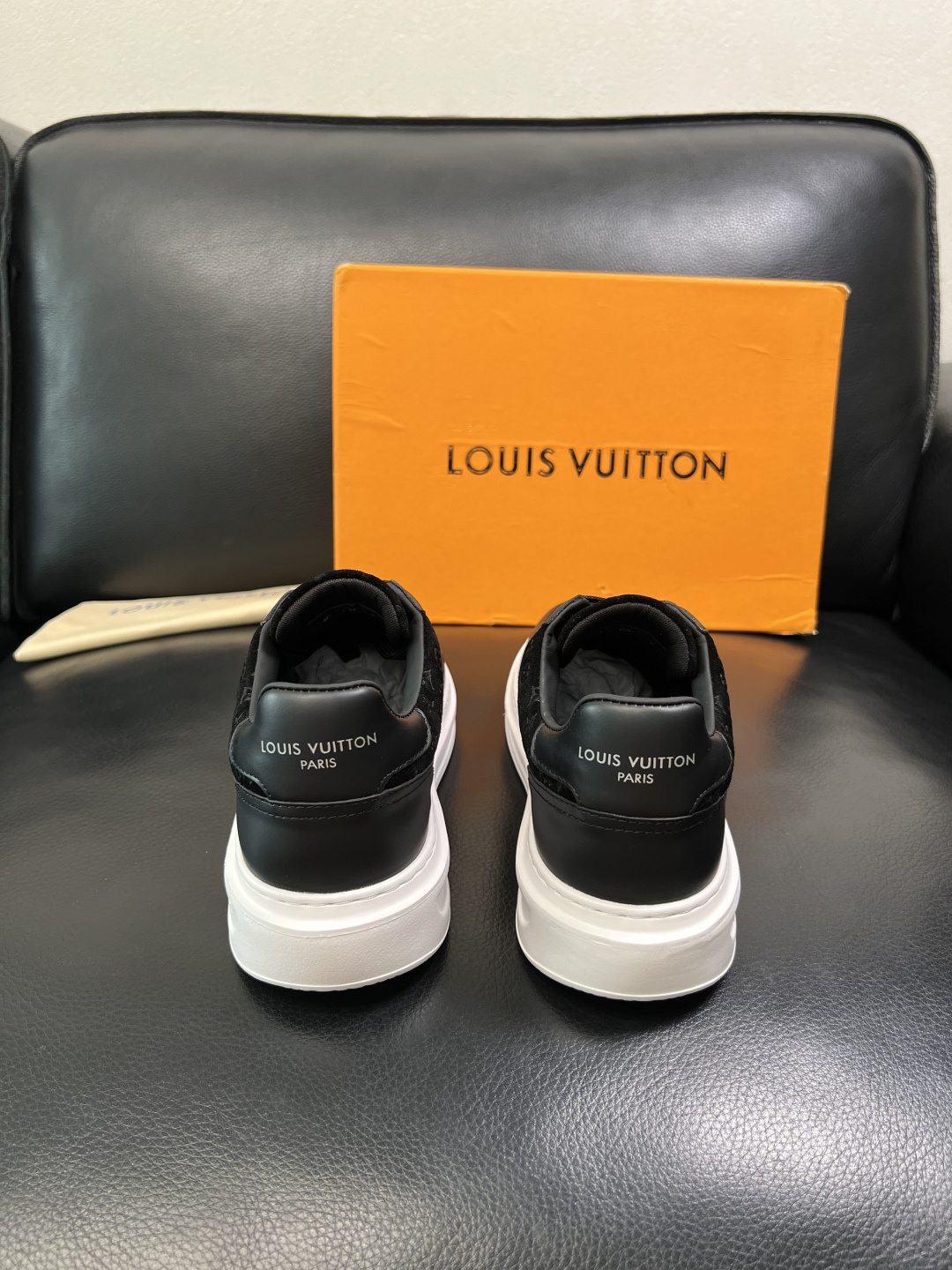 Lv 高品质 顶级工艺品 路易威登，运动板鞋专柜同步，鞋面意大利进口，高品质拼接缤纷色彩复杂工艺品，进口