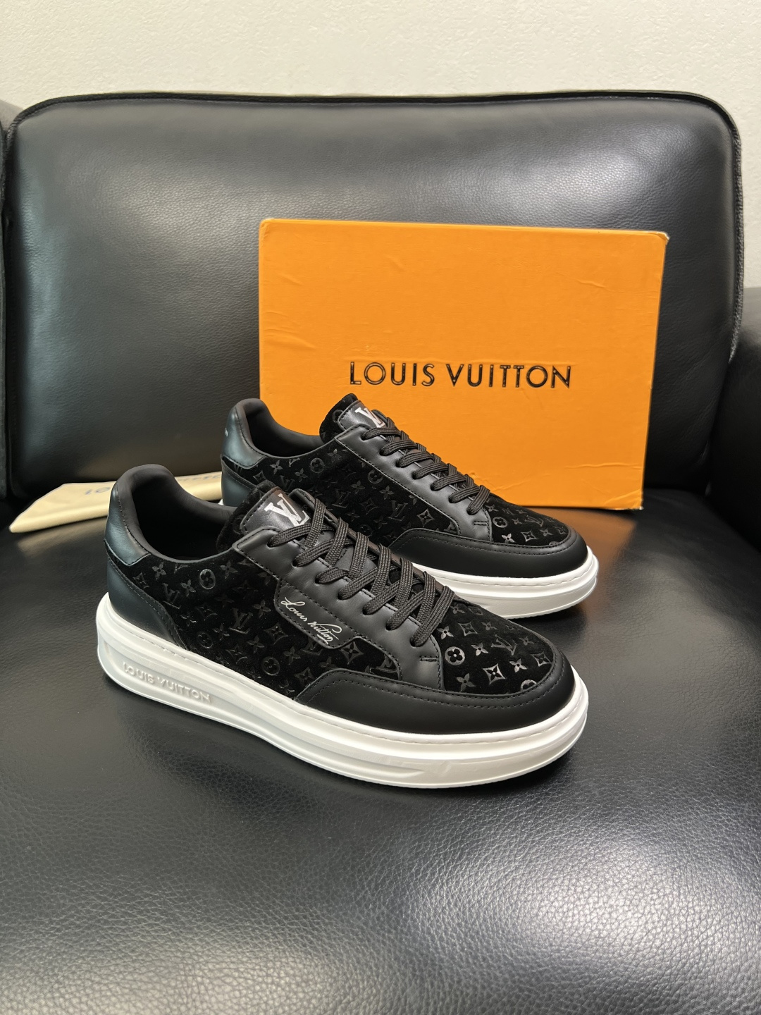 Lv 高品质 顶级工艺品 路易威登，运动板鞋专柜同步，鞋面意大利进口，高品质拼接缤纷色彩复杂工艺品，进口