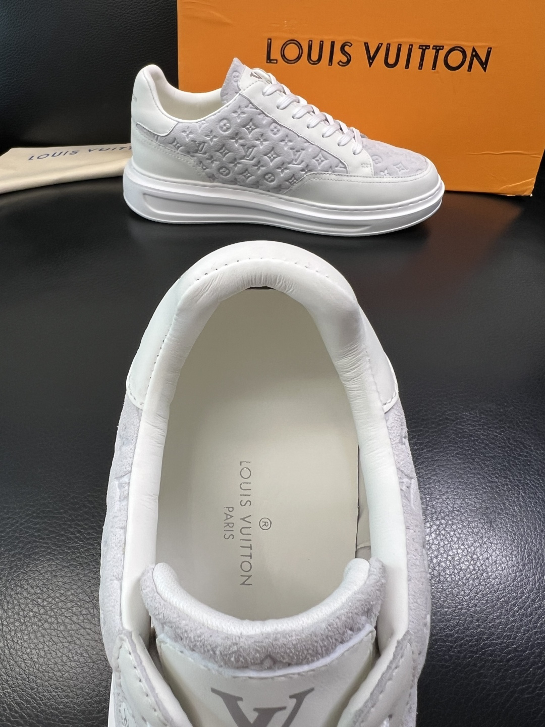 Lv 高品质 顶级工艺品 路易威登，运动板鞋专柜同步，鞋面意大利进口，高品质拼接缤纷色彩复杂工艺品，进口