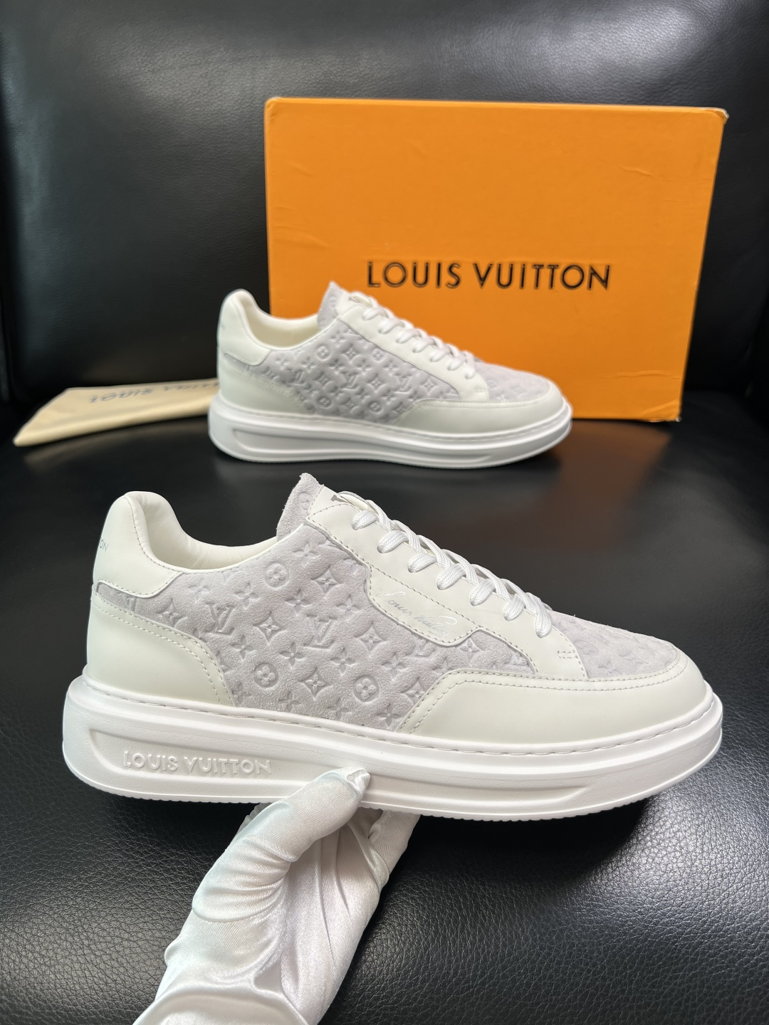 Lv 高品质 顶级工艺品 路易威登，运动板鞋专柜同步，鞋面意大利进口，高品质拼接缤纷色彩复杂工艺品，进口