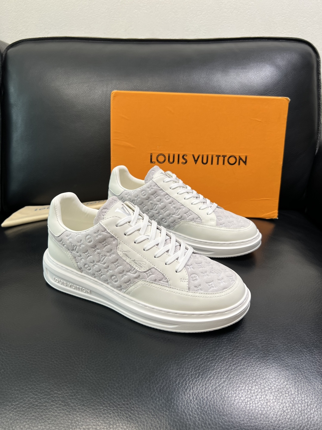 Lv 高品质 顶级工艺品 路易威登，运动板鞋专柜同步，鞋面意大利进口，高品质拼接缤纷色彩复杂工艺品，进口