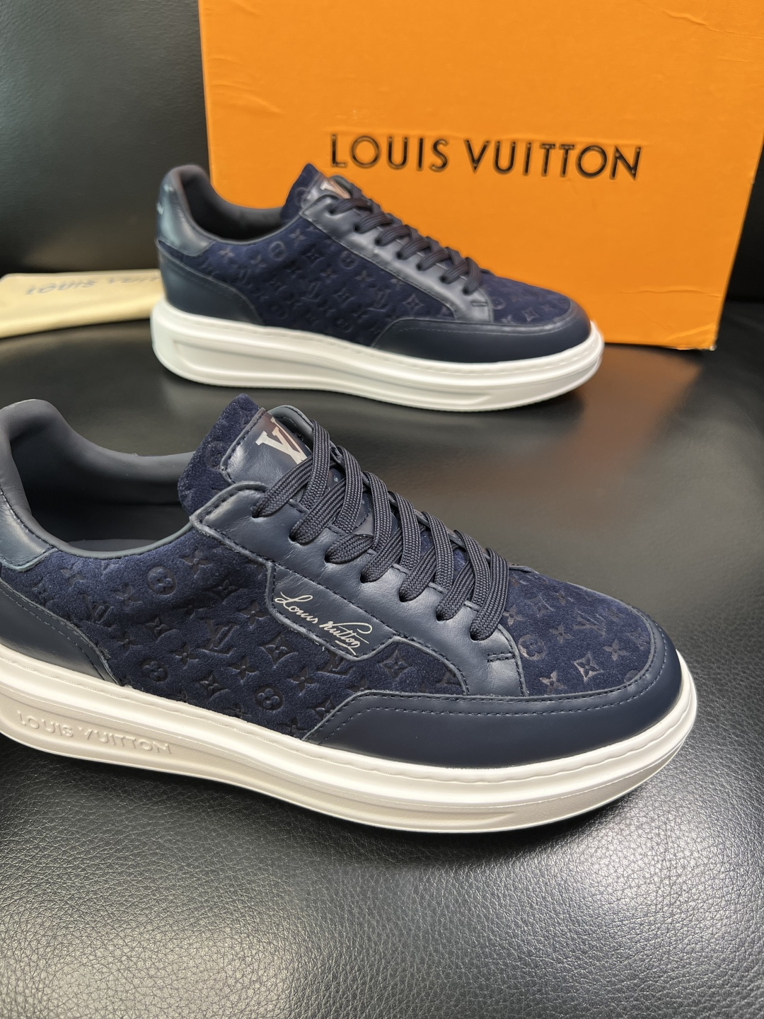 Lv 高品质 顶级工艺品 路易威登，运动板鞋专柜同步，鞋面意大利进口，高品质拼接缤纷色彩复杂工艺品，进口