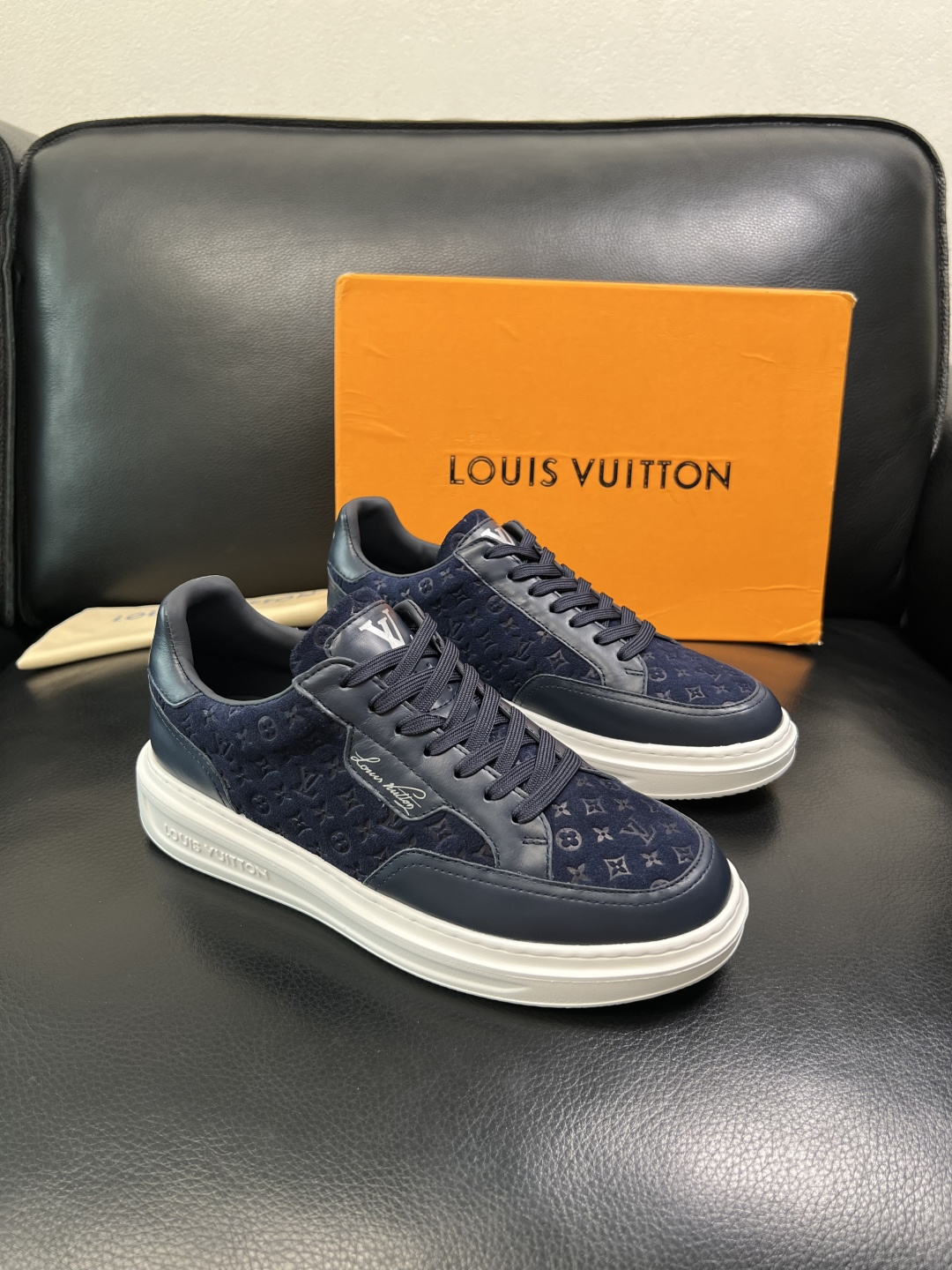 Lv 高品质 顶级工艺品 路易威登，运动板鞋专柜同步，鞋面意大利进口，高品质拼接缤纷色彩复杂工艺品，进口