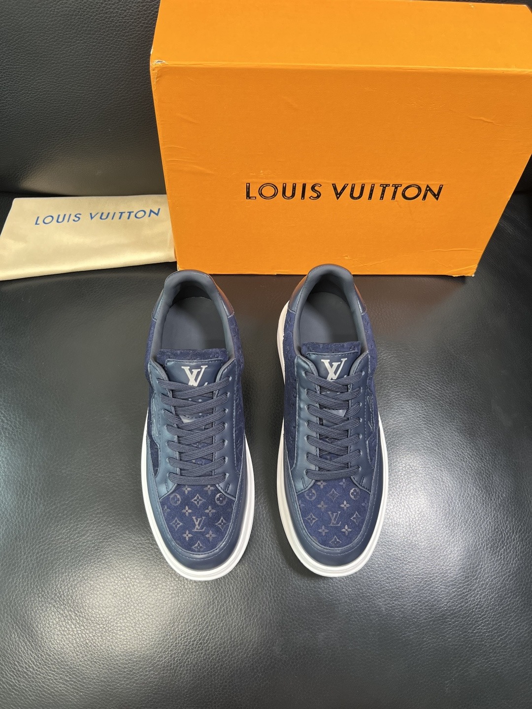 Lv 高品质 顶级工艺品 路易威登，运动板鞋专柜同步，鞋面意大利进口，高品质拼接缤纷色彩复杂工艺品，进口