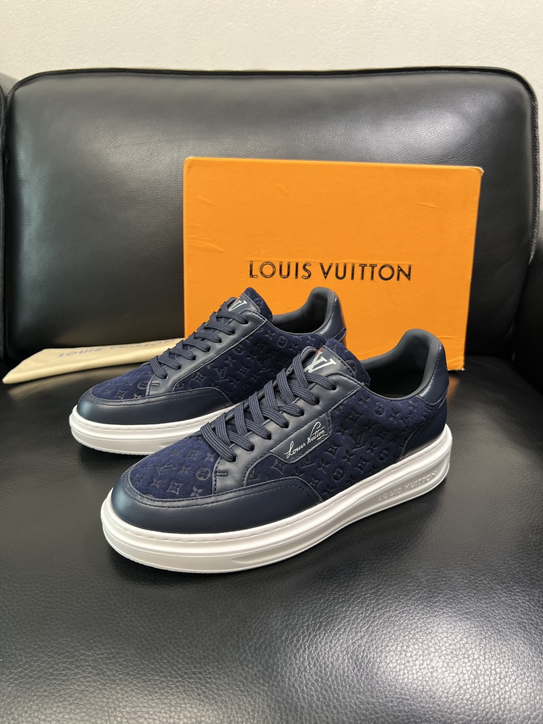 Lv 高品质 顶级工艺品 路易威登，运动板鞋专柜同步，鞋面意大利进口，高品质拼接缤纷色彩复杂工艺品，进口