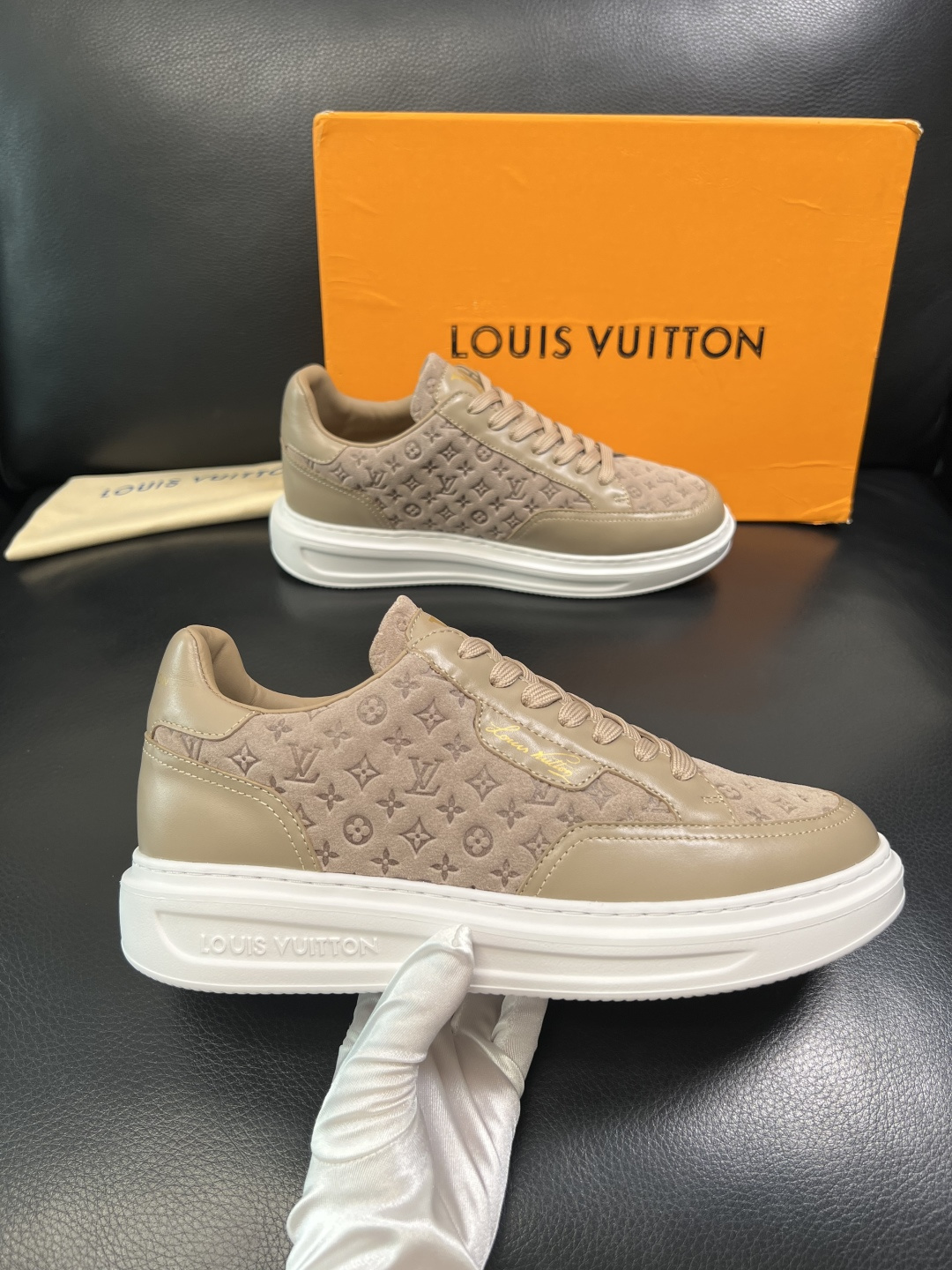Lv 高品质 顶级工艺品 路易威登，运动板鞋专柜同步，鞋面意大利进口，高品质拼接缤纷色彩复杂工艺品，进口