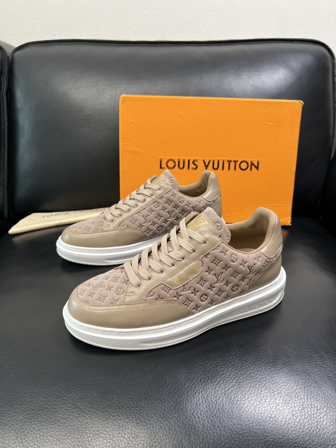 Lv 高品质 顶级工艺品 路易威登，运动板鞋专柜同步，鞋面意大利进口，高品质拼接缤纷色彩复杂工艺品，进口