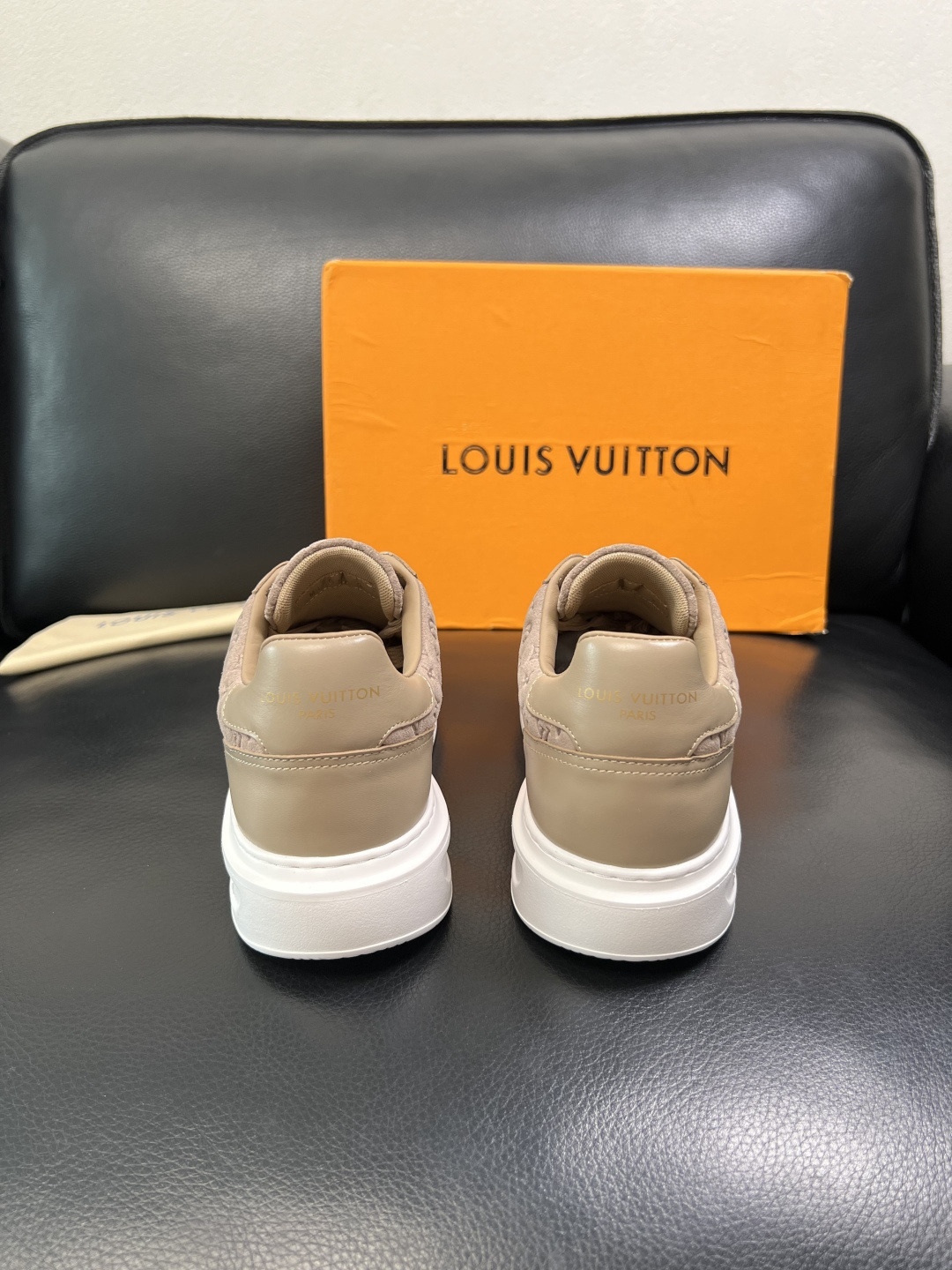 Lv 高品质 顶级工艺品 路易威登，运动板鞋专柜同步，鞋面意大利进口，高品质拼接缤纷色彩复杂工艺品，进口