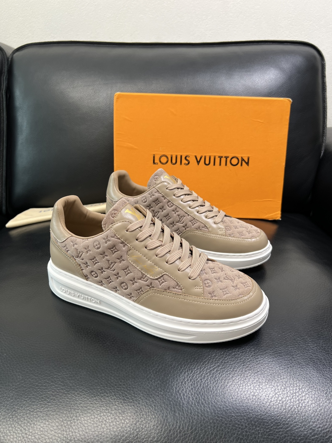 Lv 高品质 顶级工艺品 路易威登，运动板鞋专柜同步，鞋面意大利进口，高品质拼接缤纷色彩复杂工艺品，进口