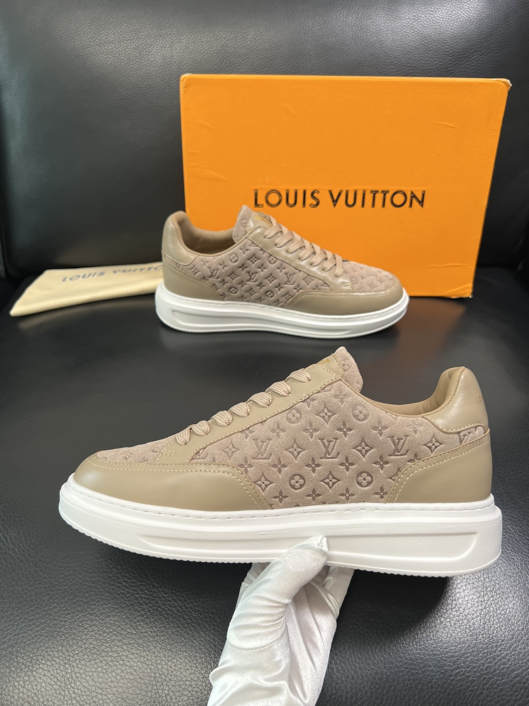 Lv 高品质 顶级工艺品 路易威登，运动板鞋专柜同步，鞋面意大利进口，高品质拼接缤纷色彩复杂工艺品，进口