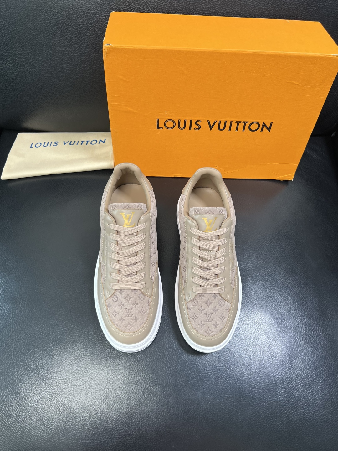 Lv 高品质 顶级工艺品 路易威登，运动板鞋专柜同步，鞋面意大利进口，高品质拼接缤纷色彩复杂工艺品，进口