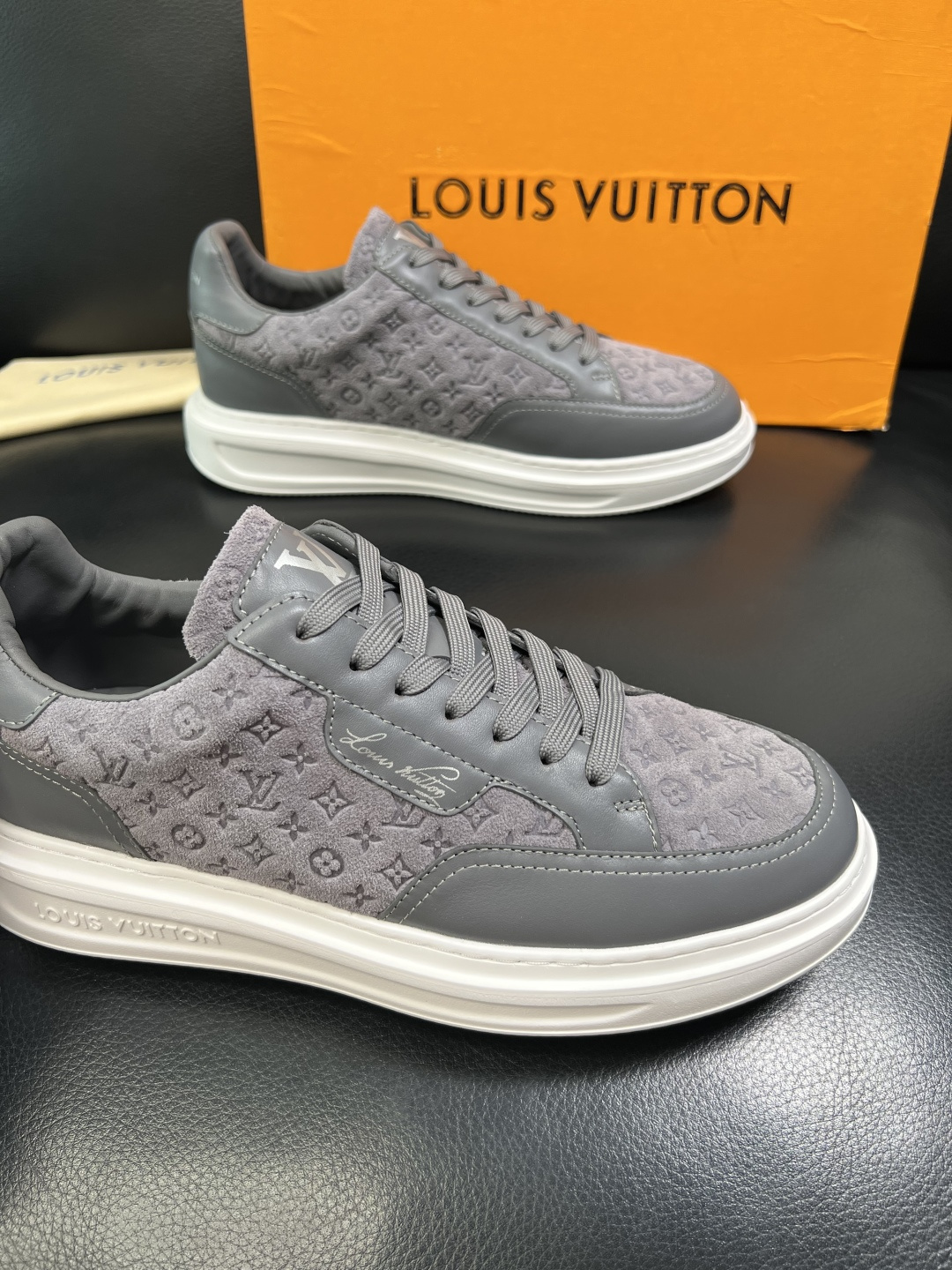 Lv 高品质 顶级工艺品 路易威登，运动板鞋专柜同步，鞋面意大利进口，高品质拼接缤纷色彩复杂工艺品，进口