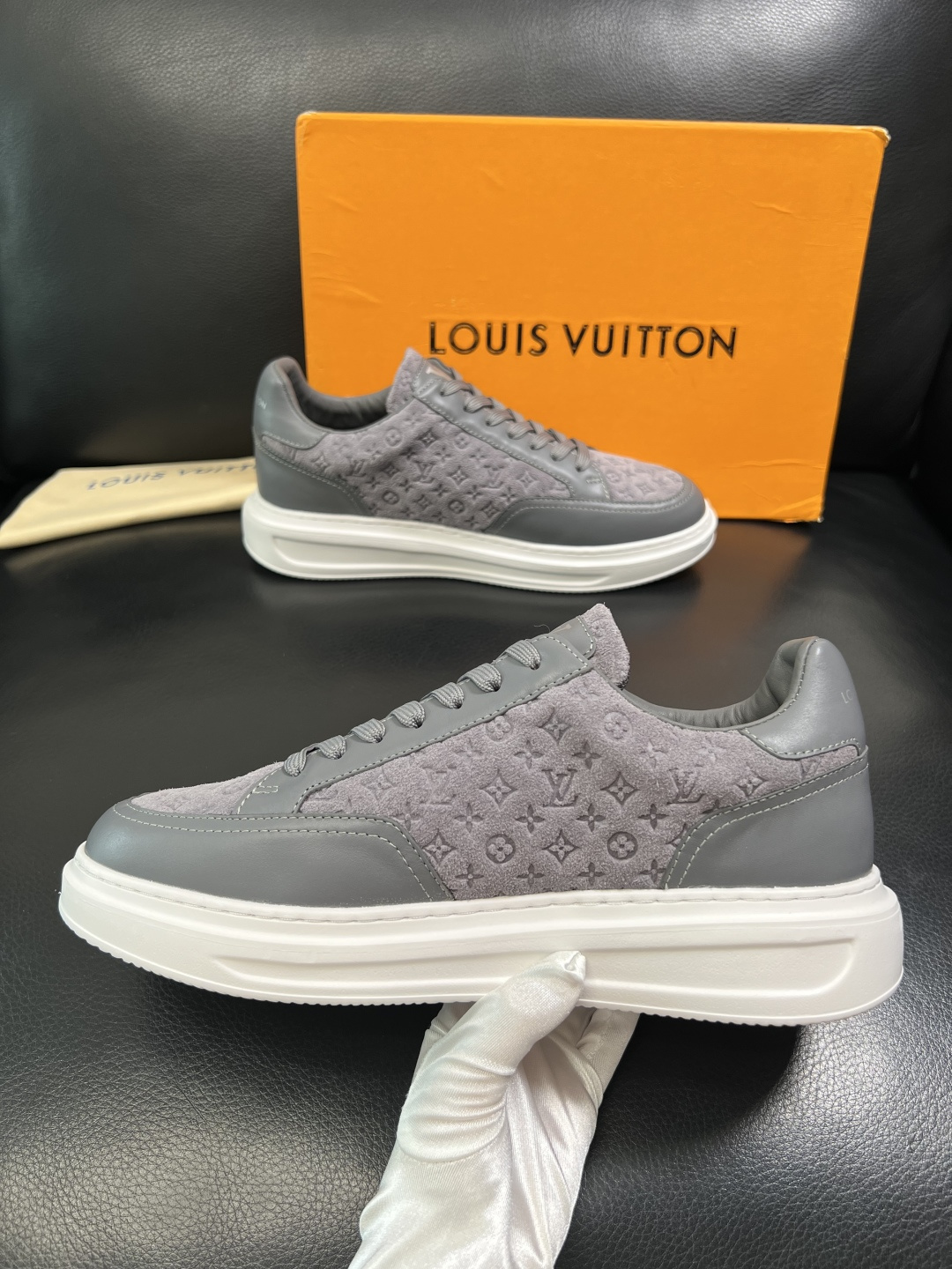 Lv 高品质 顶级工艺品 路易威登，运动板鞋专柜同步，鞋面意大利进口，高品质拼接缤纷色彩复杂工艺品，进口