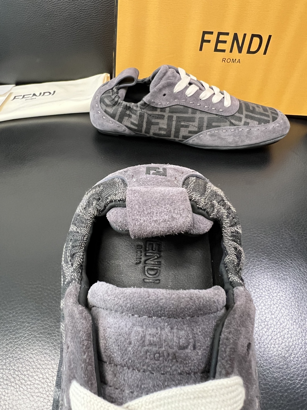 FENDI 高品质 顶级工艺品，芬迪 专柜同步，原厂配置意大利进口牛皮拼布面料，进口牛皮内里垫，透气舒适