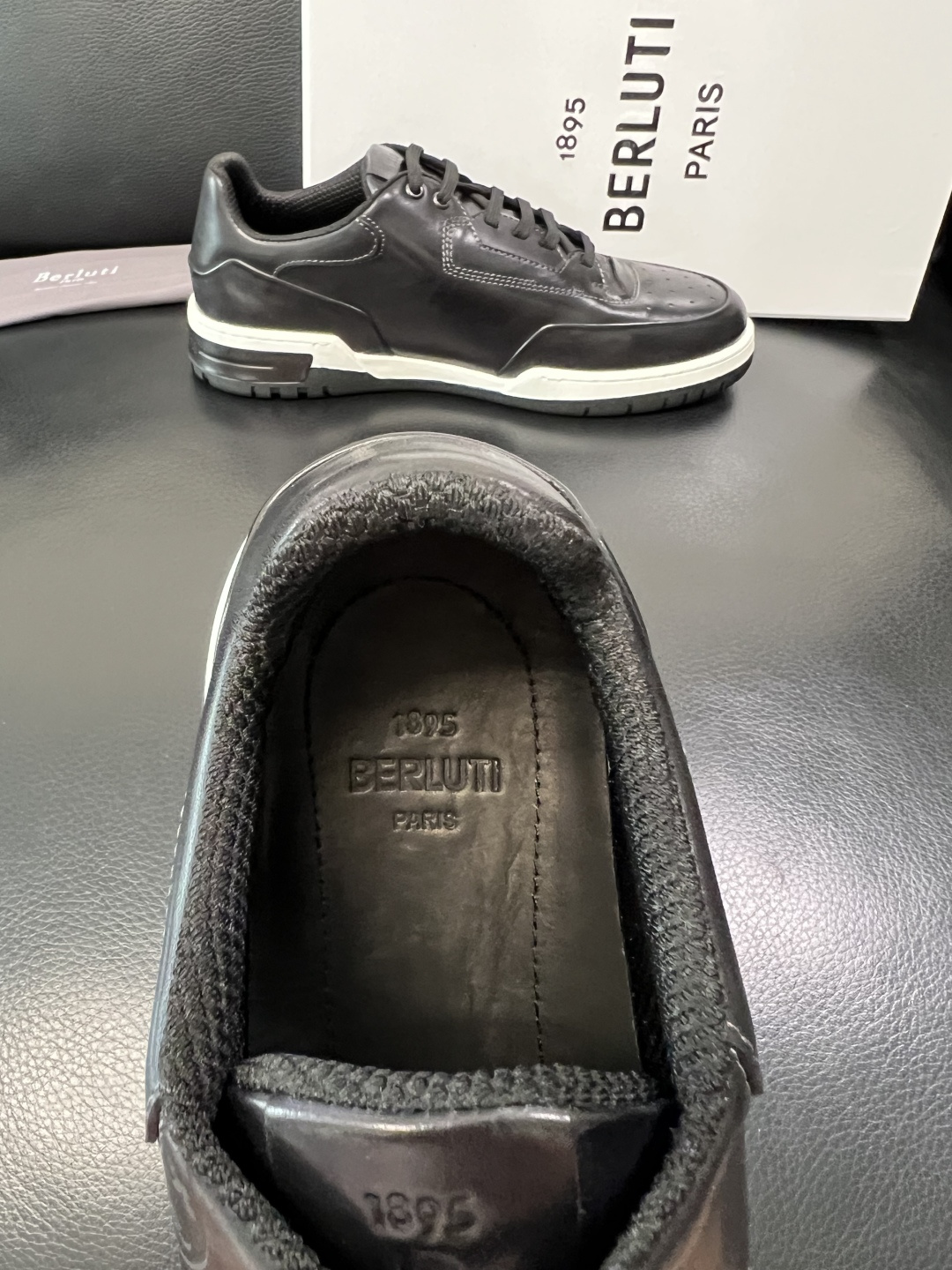 Berluti 顶级代购 布鲁提 专柜同步发售原厂配置，意大利进口牛皮面料，全进口水染牛皮里垫，鞋底：原