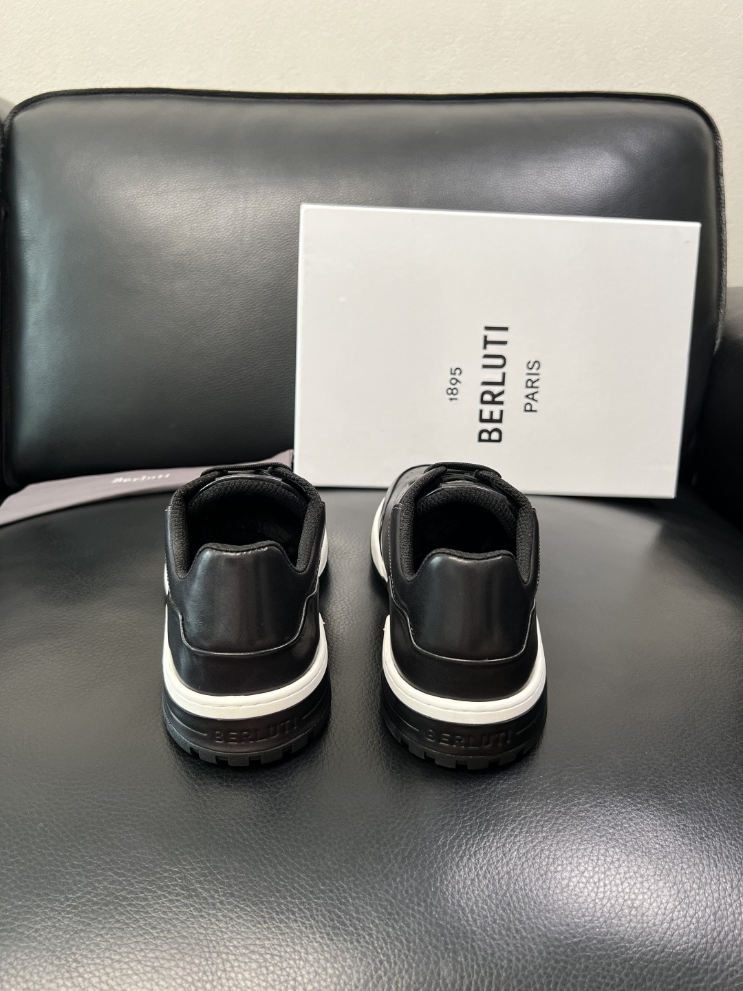 Berluti 顶级代购 布鲁提 专柜同步发售原厂配置，意大利进口牛皮面料，全进口水染牛皮里垫，鞋底：原