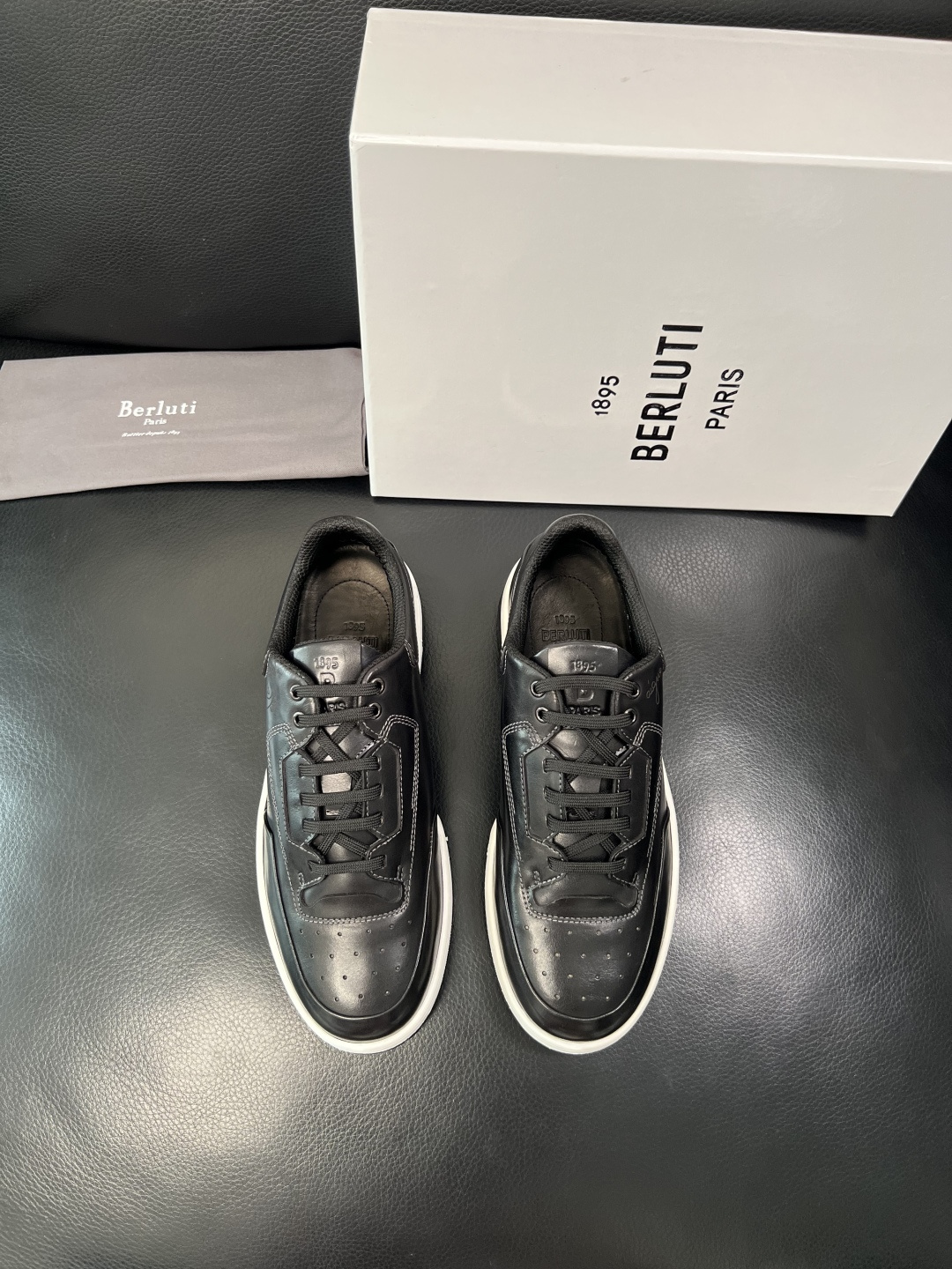 Berluti 顶级代购 布鲁提 专柜同步发售原厂配置，意大利进口牛皮面料，全进口水染牛皮里垫，鞋底：原