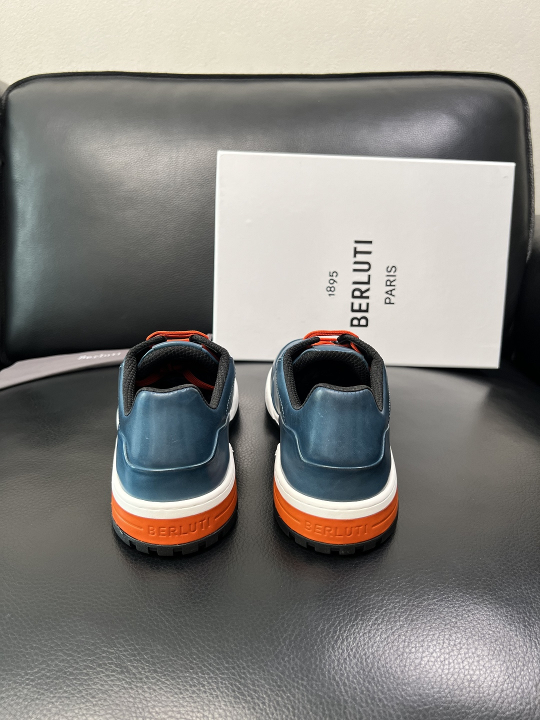 Berluti 顶级代购 布鲁提 专柜同步发售原厂配置，意大利进口牛皮面料，全进口水染牛皮里垫，鞋底：原