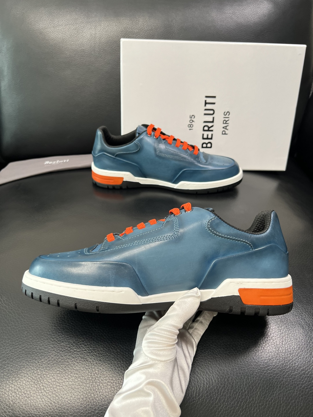 Berluti 顶级代购 布鲁提 专柜同步发售原厂配置，意大利进口牛皮面料，全进口水染牛皮里垫，鞋底：原