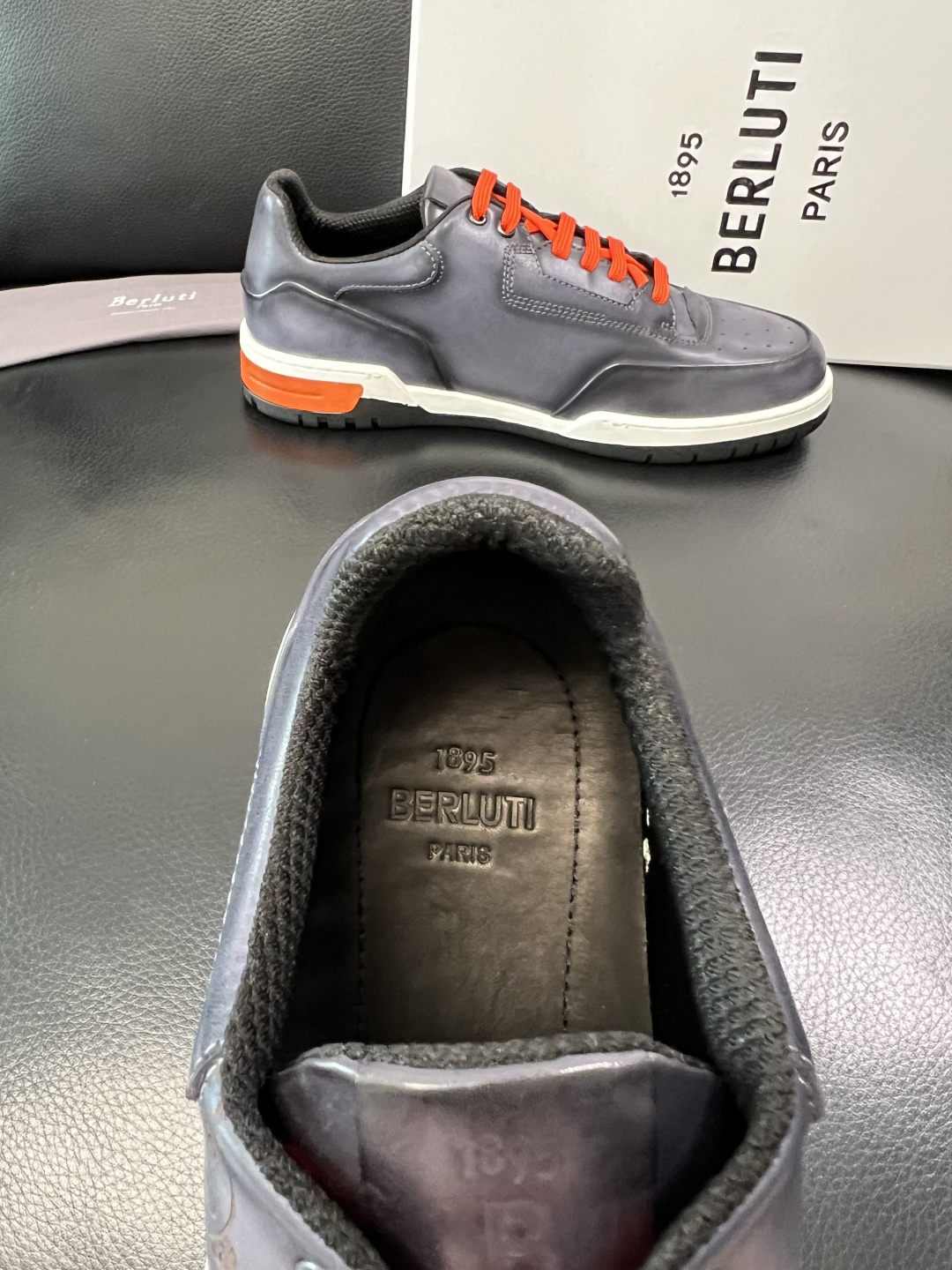 Berluti 顶级代购 布鲁提 专柜同步发售原厂配置，意大利进口牛皮面料，全进口水染牛皮里垫，鞋底：原