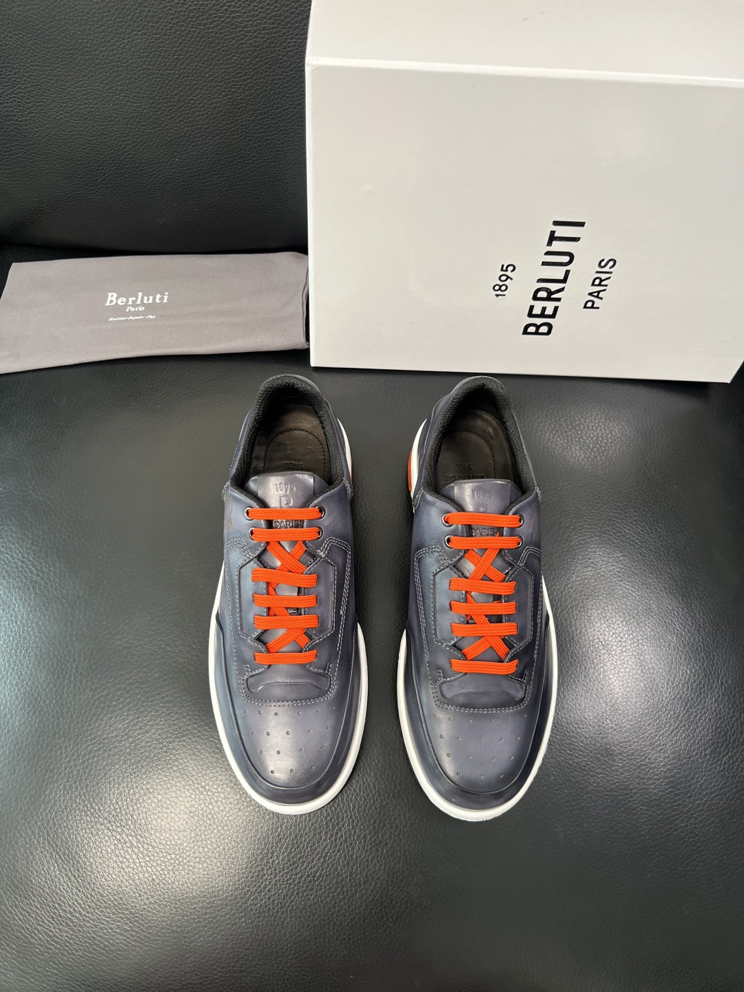 Berluti 顶级代购 布鲁提 专柜同步发售原厂配置，意大利进口牛皮面料，全进口水染牛皮里垫，鞋底：原