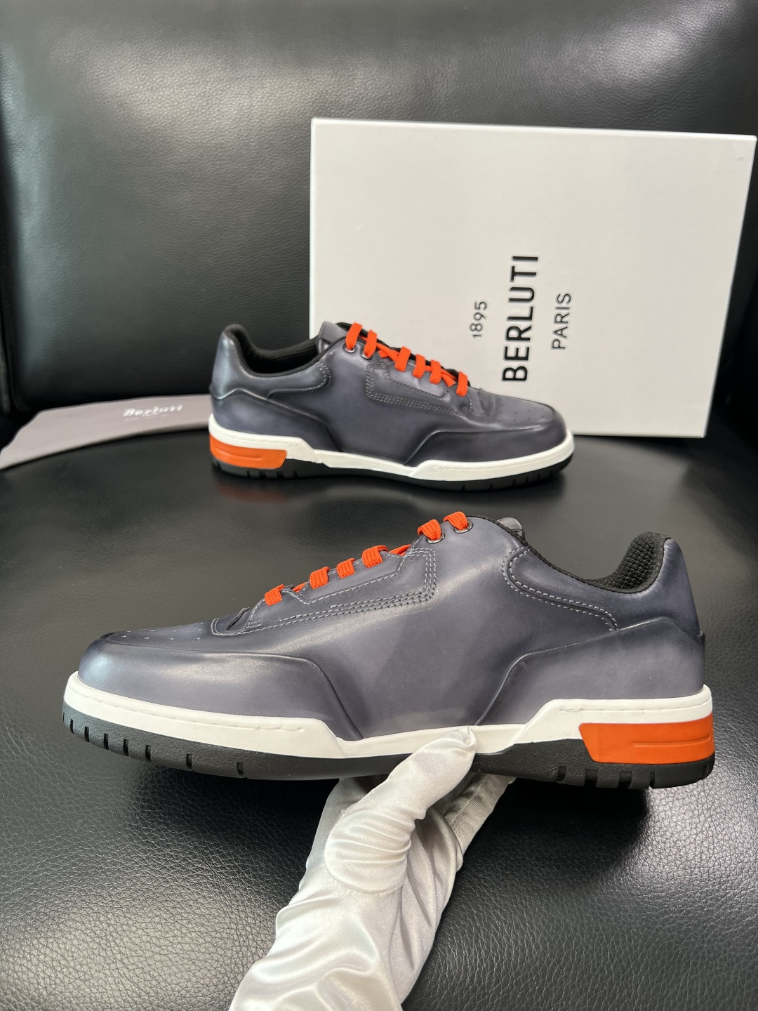 Berluti 顶级代购 布鲁提 专柜同步发售原厂配置，意大利进口牛皮面料，全进口水染牛皮里垫，鞋底：原