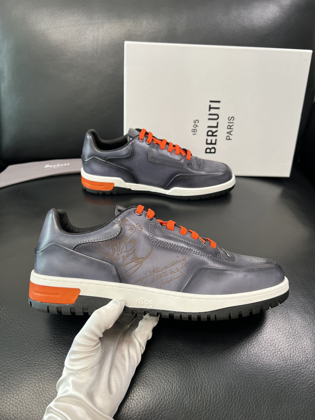 Berluti 顶级代购 布鲁提 专柜同步发售原厂配置，意大利进口牛皮面料，全进口水染牛皮里垫，鞋底：原