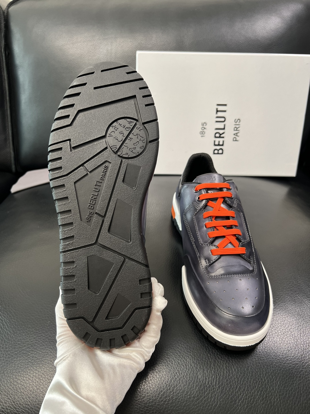 Berluti 顶级代购 布鲁提 专柜同步发售原厂配置，意大利进口牛皮面料，全进口水染牛皮里垫，鞋底：原