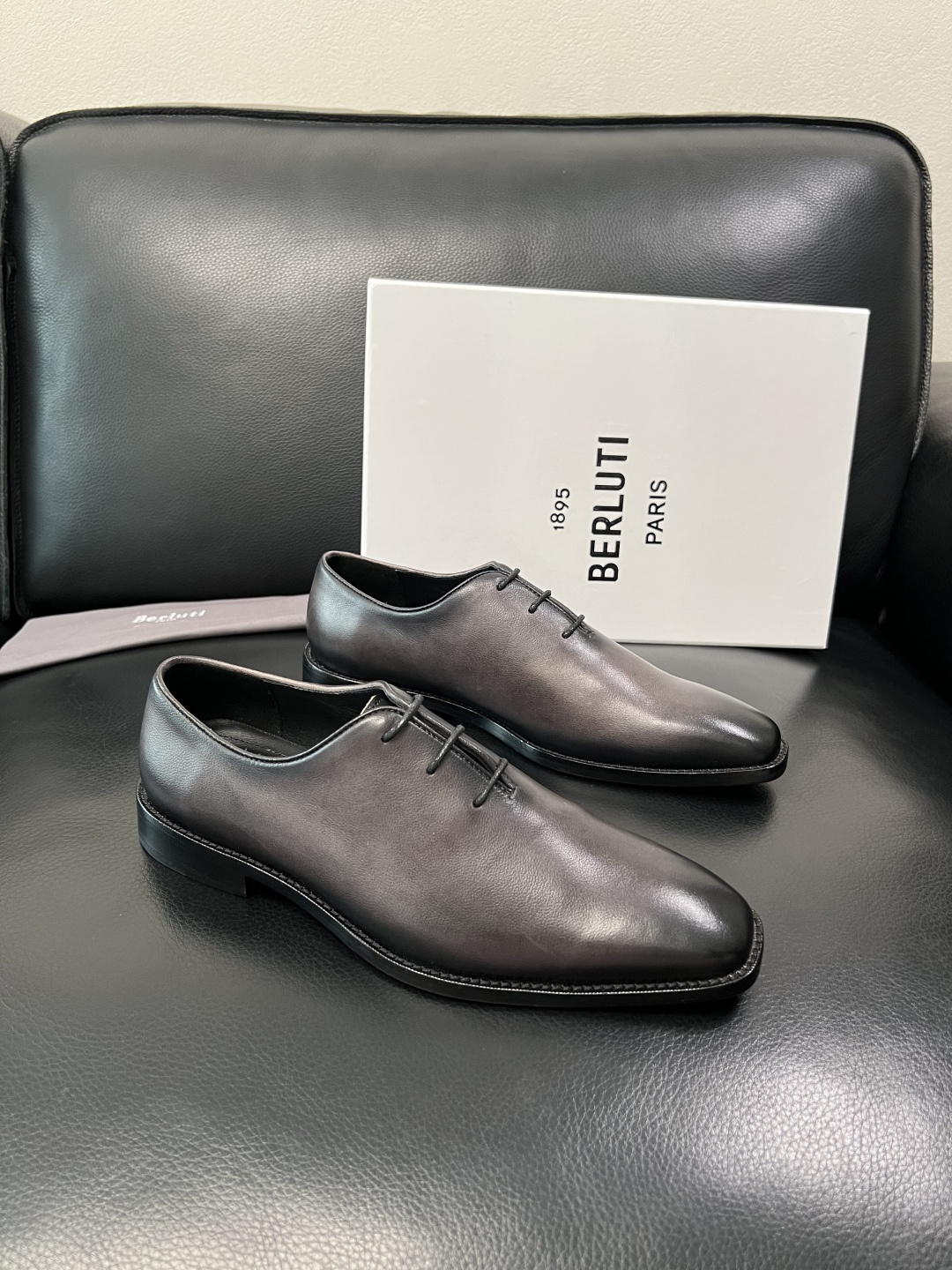 Berluti 顶级代购 布鲁提 皮鞋专柜同步发售原厂配置，意大利进口牛皮面料，全进口水染牛皮里垫，鞋底