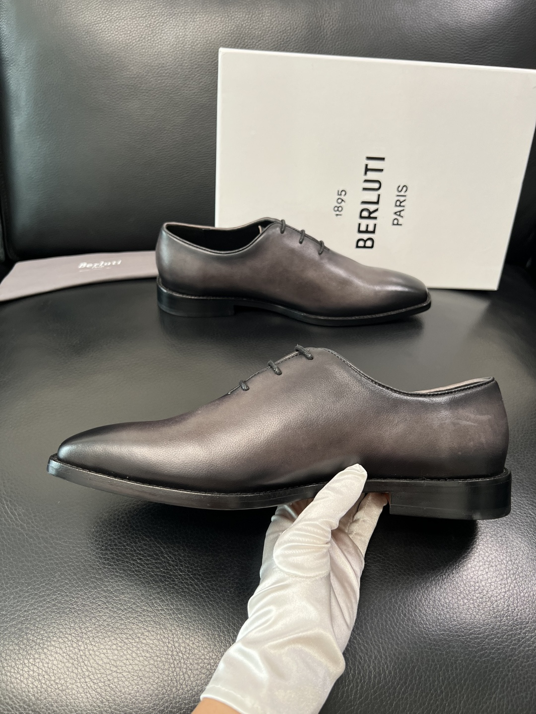 Berluti 顶级代购 布鲁提 皮鞋专柜同步发售原厂配置，意大利进口牛皮面料，全进口水染牛皮里垫，鞋底