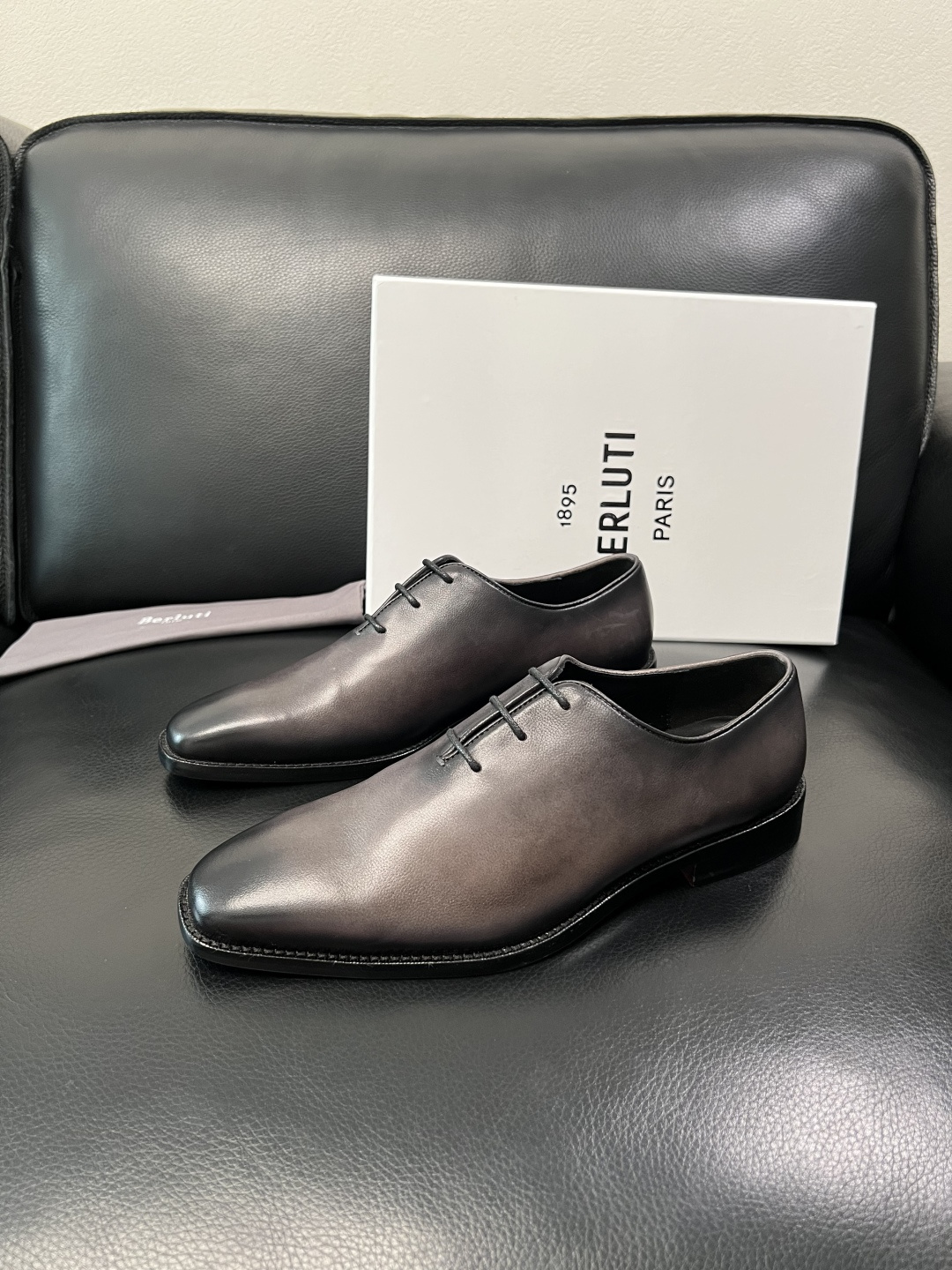 Berluti 顶级代购 布鲁提 皮鞋专柜同步发售原厂配置，意大利进口牛皮面料，全进口水染牛皮里垫，鞋底