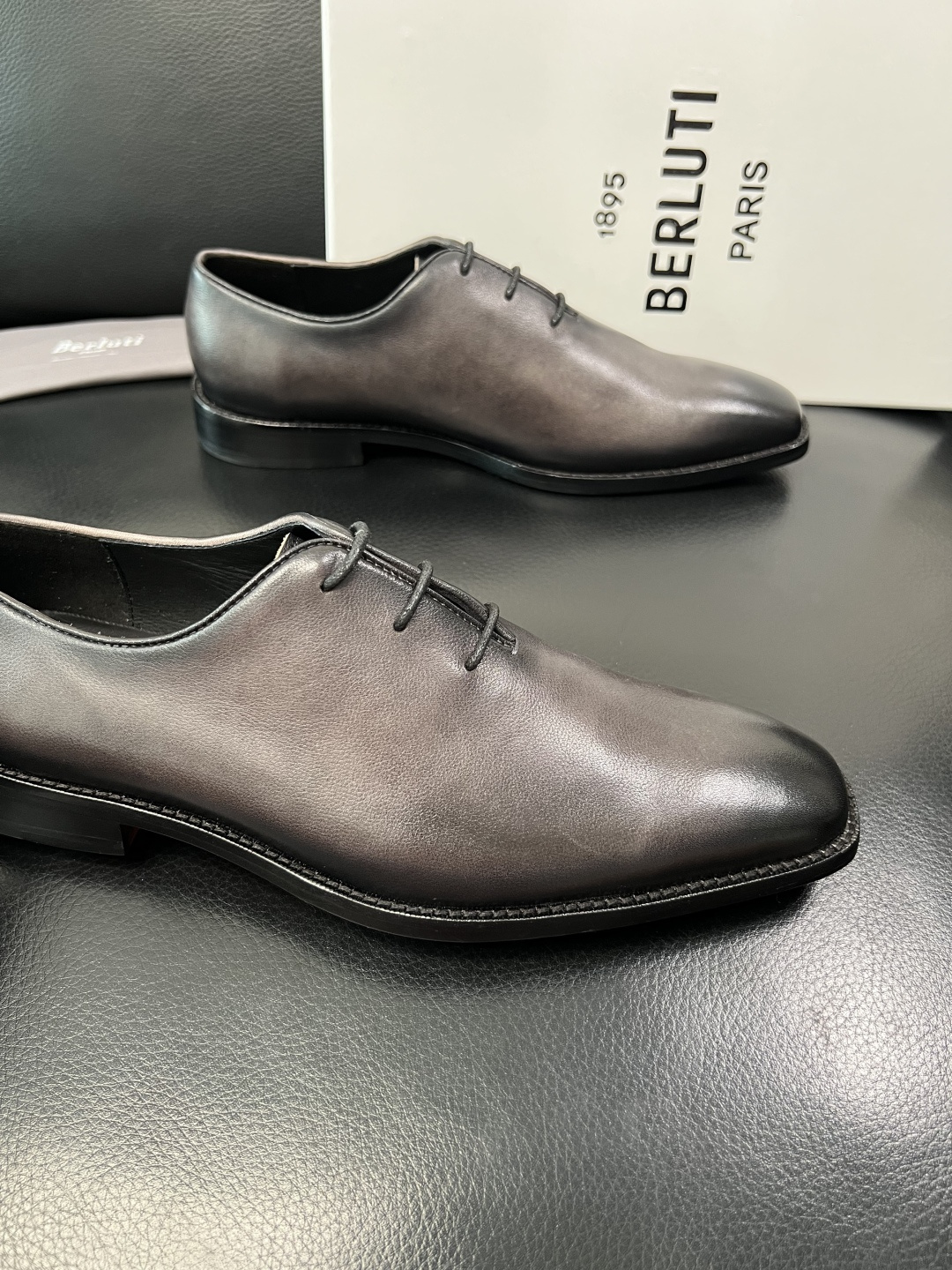 Berluti 顶级代购 布鲁提 皮鞋专柜同步发售原厂配置，意大利进口牛皮面料，全进口水染牛皮里垫，鞋底