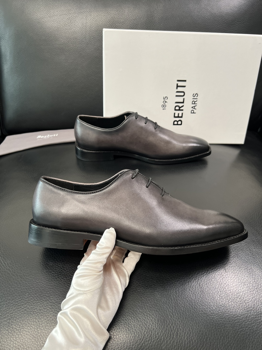 Berluti 顶级代购 布鲁提 皮鞋专柜同步发售原厂配置，意大利进口牛皮面料，全进口水染牛皮里垫，鞋底