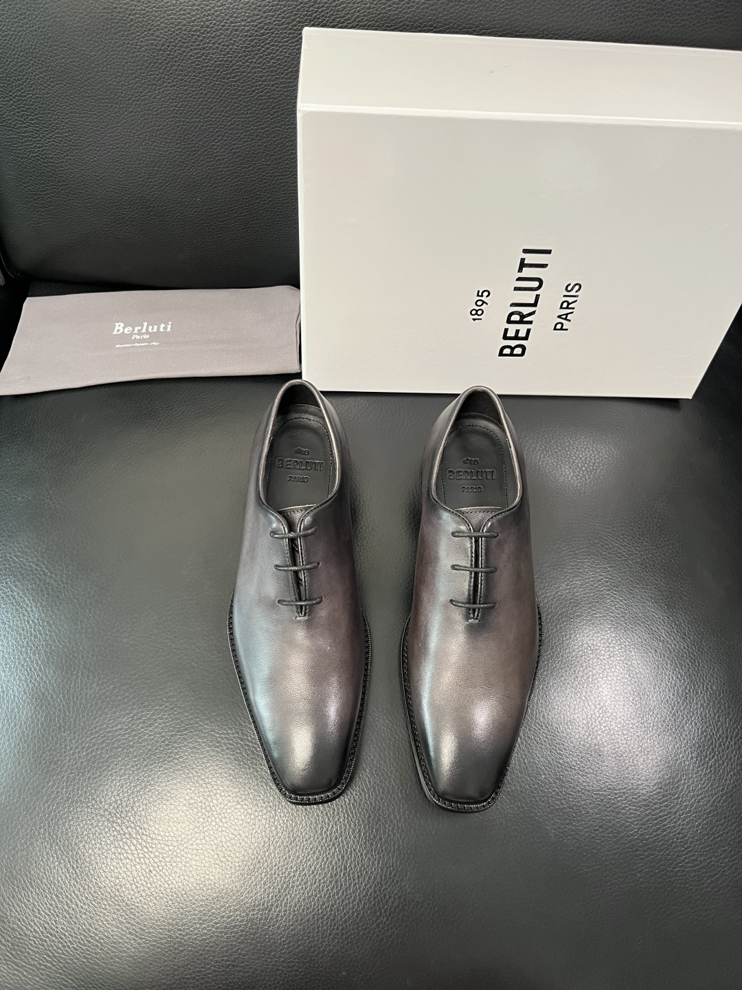 Berluti 顶级代购 布鲁提 皮鞋专柜同步发售原厂配置，意大利进口牛皮面料，全进口水染牛皮里垫，鞋底