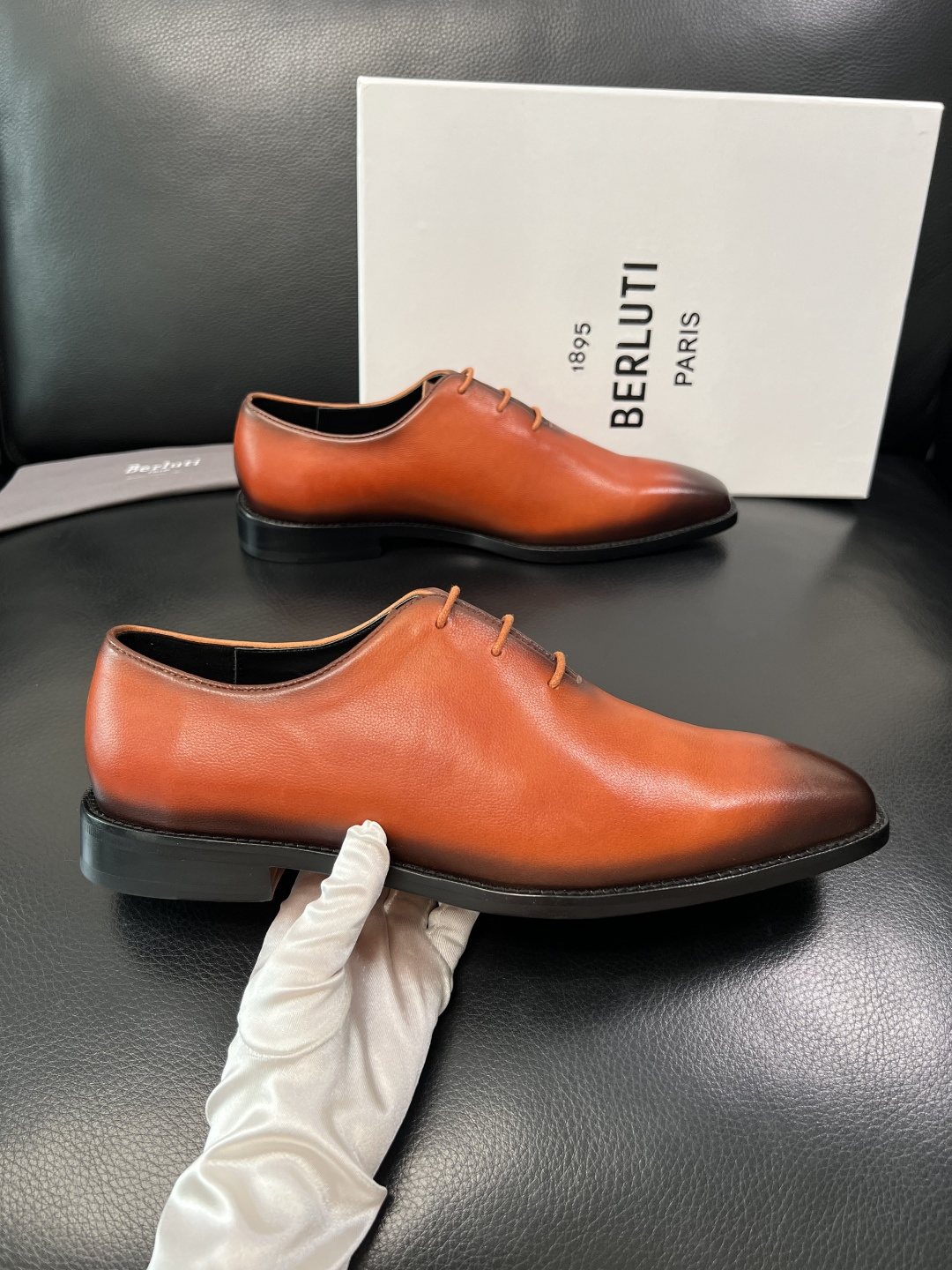 Berluti 顶级代购 布鲁提 皮鞋专柜同步发售原厂配置，意大利进口牛皮面料，全进口水染牛皮里垫，鞋底