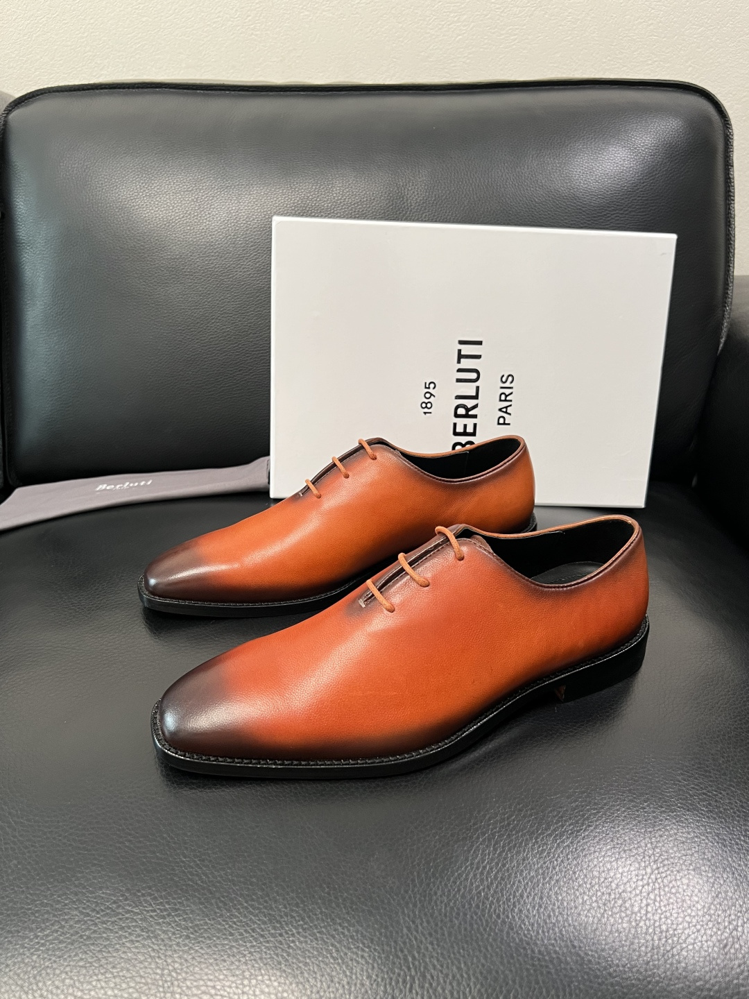 Berluti 顶级代购 布鲁提 皮鞋专柜同步发售原厂配置，意大利进口牛皮面料，全进口水染牛皮里垫，鞋底