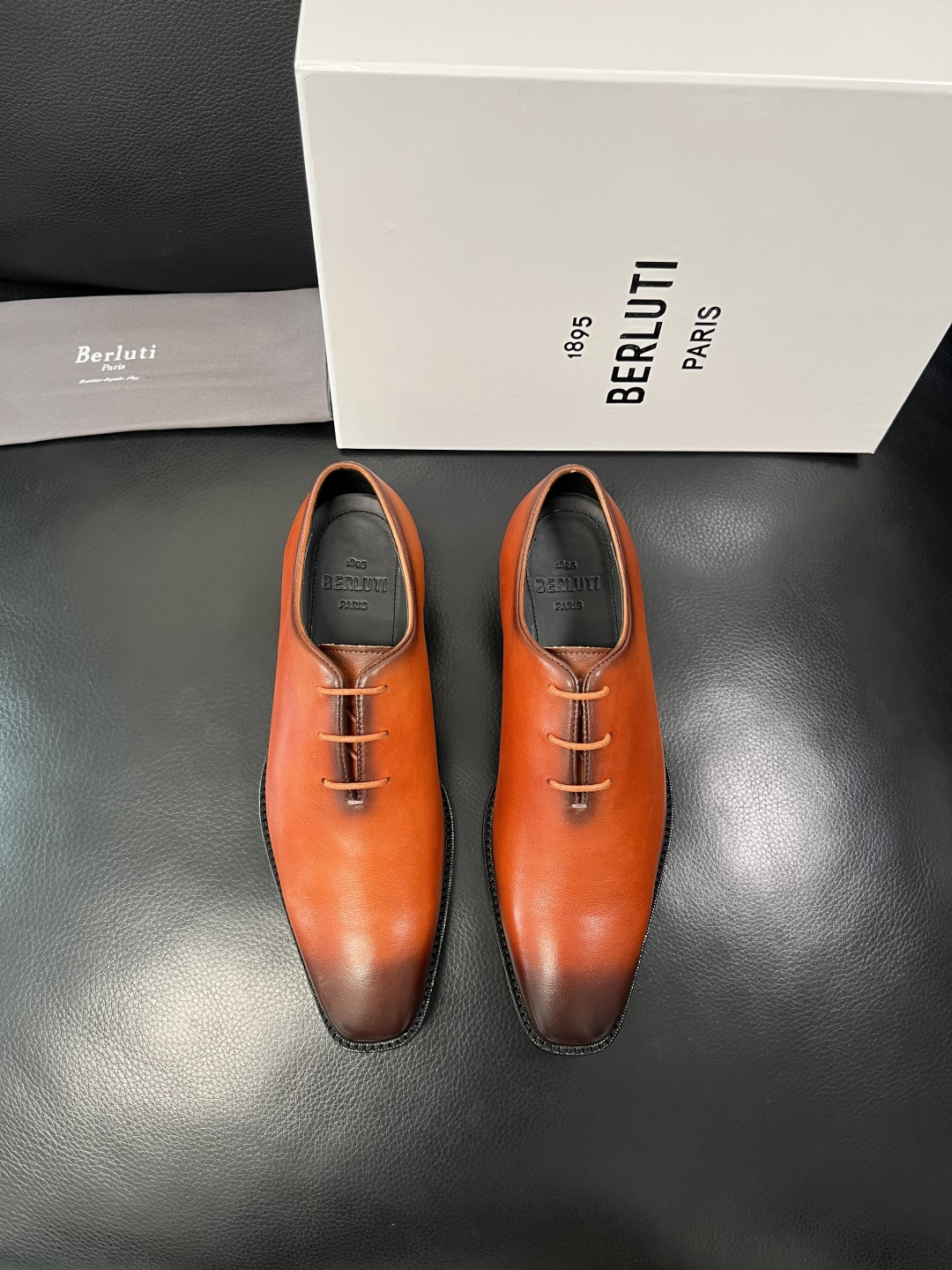 Berluti 顶级代购 布鲁提 皮鞋专柜同步发售原厂配置，意大利进口牛皮面料，全进口水染牛皮里垫，鞋底