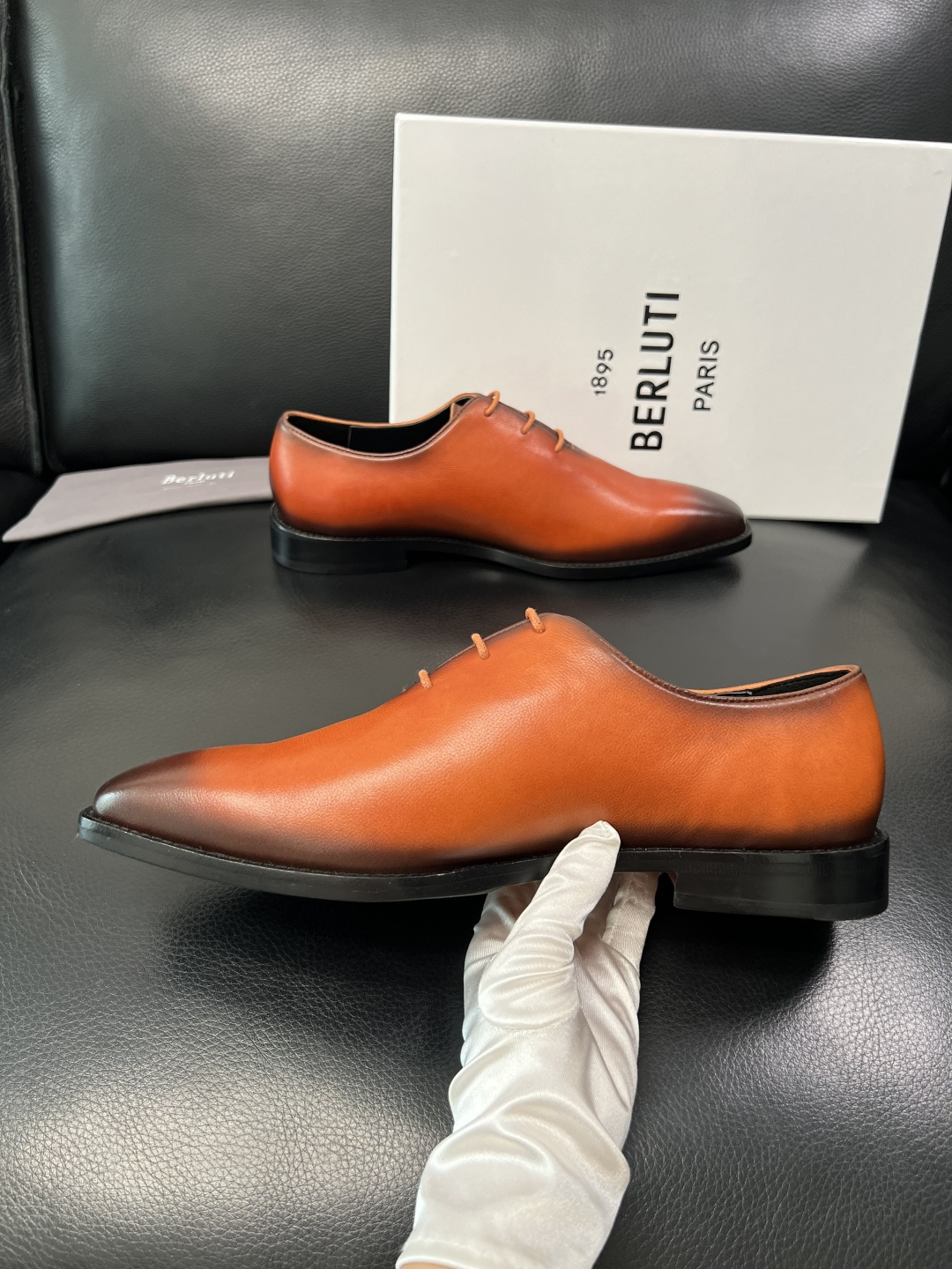 Berluti 顶级代购 布鲁提 皮鞋专柜同步发售原厂配置，意大利进口牛皮面料，全进口水染牛皮里垫，鞋底
