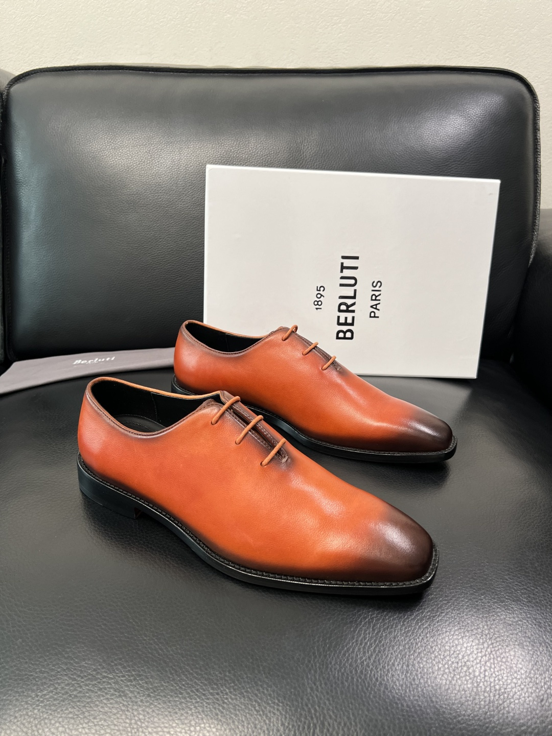 Berluti 顶级代购 布鲁提 皮鞋专柜同步发售原厂配置，意大利进口牛皮面料，全进口水染牛皮里垫，鞋底