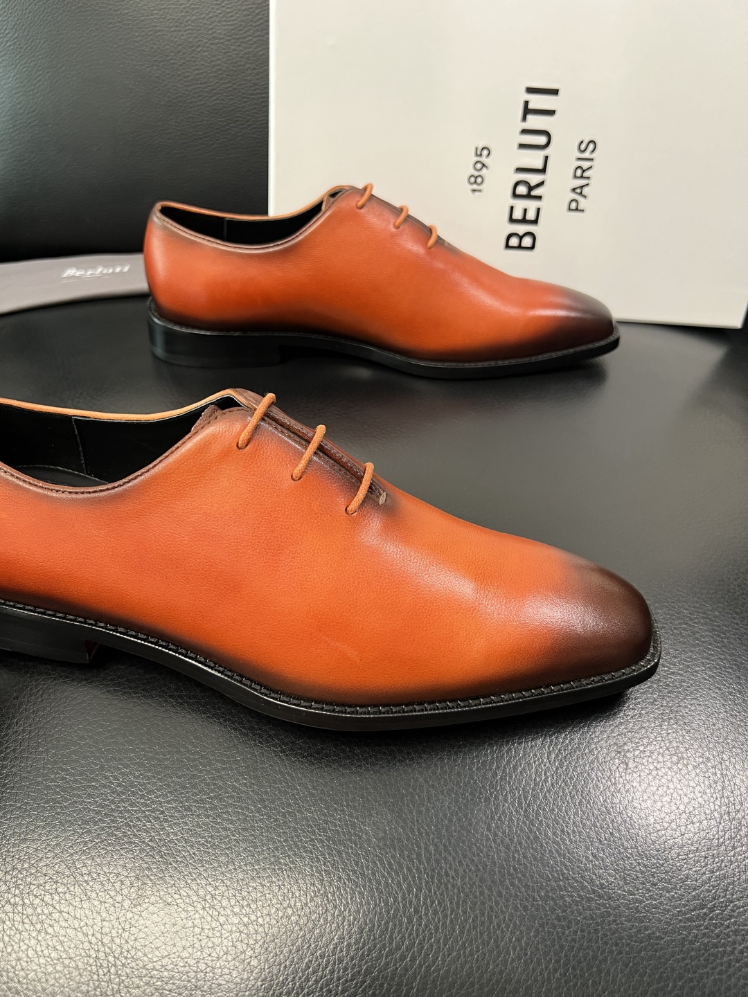 Berluti 顶级代购 布鲁提 皮鞋专柜同步发售原厂配置，意大利进口牛皮面料，全进口水染牛皮里垫，鞋底