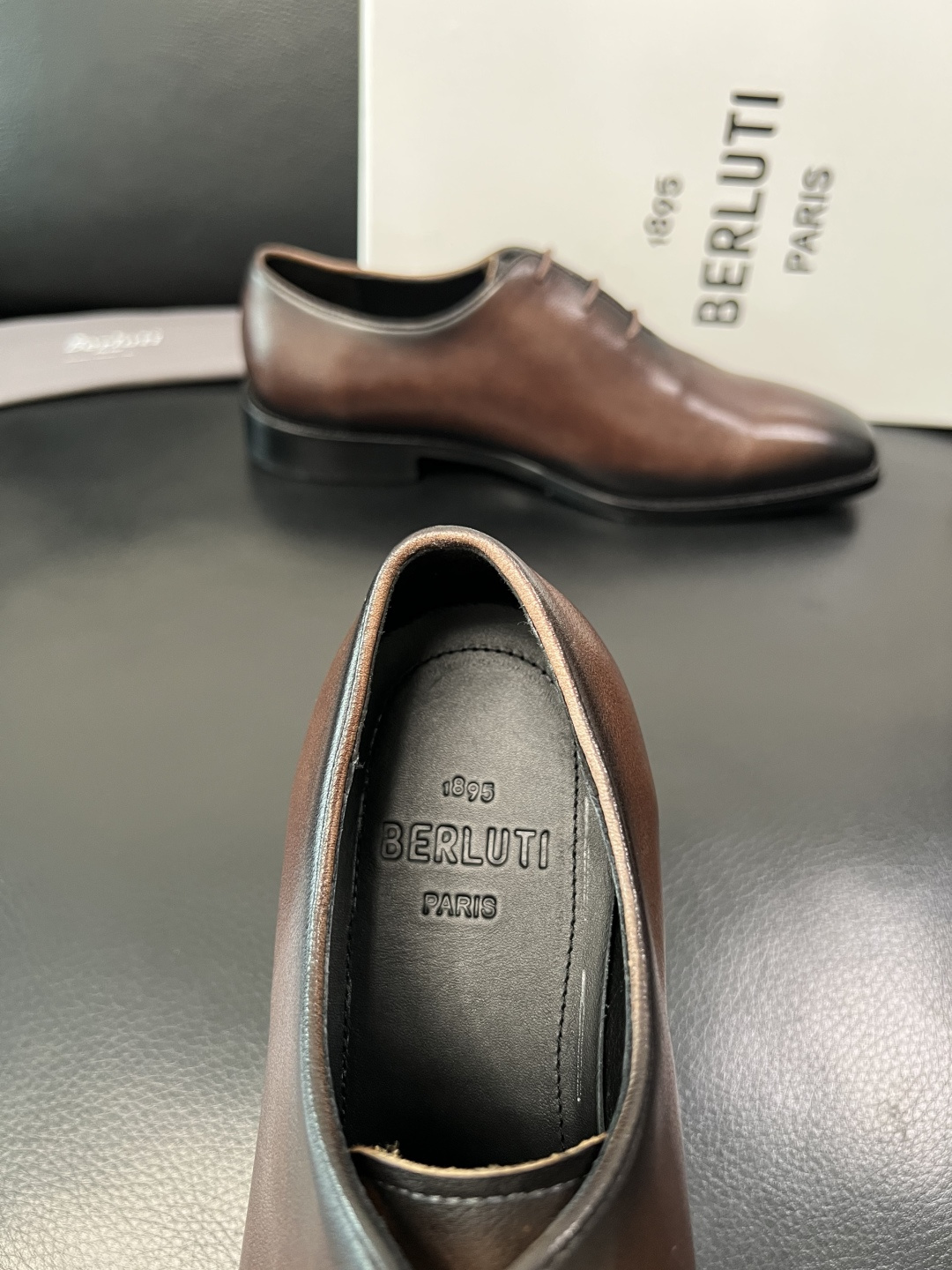 Berluti 顶级代购 布鲁提 皮鞋专柜同步发售原厂配置，意大利进口牛皮面料，全进口水染牛皮里垫，鞋底