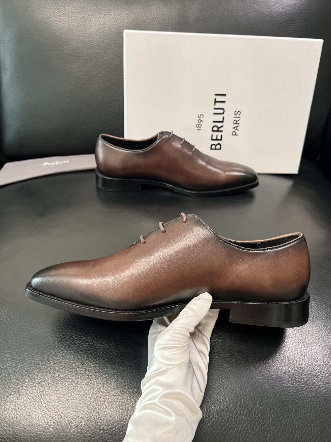 Berluti 顶级代购 布鲁提 皮鞋专柜同步发售原厂配置，意大利进口牛皮面料，全进口水染牛皮里垫，鞋底