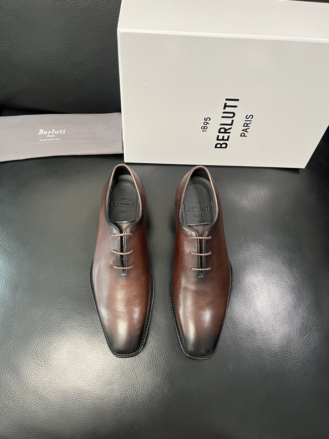 Berluti 顶级代购 布鲁提 皮鞋专柜同步发售原厂配置，意大利进口牛皮面料，全进口水染牛皮里垫，鞋底