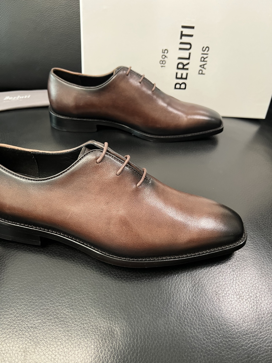 Berluti 顶级代购 布鲁提 皮鞋专柜同步发售原厂配置，意大利进口牛皮面料，全进口水染牛皮里垫，鞋底