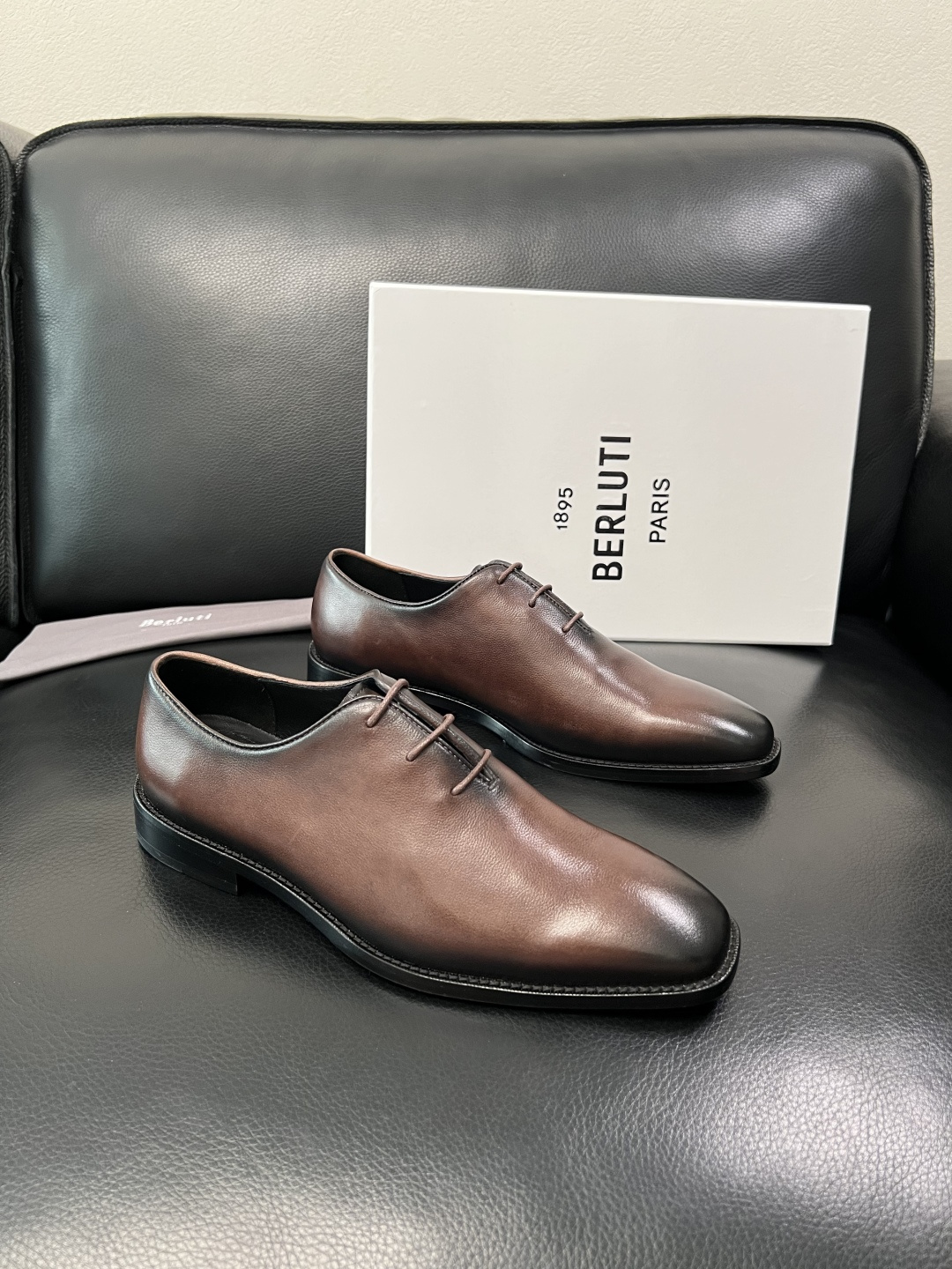 Berluti 顶级代购 布鲁提 皮鞋专柜同步发售原厂配置，意大利进口牛皮面料，全进口水染牛皮里垫，鞋底