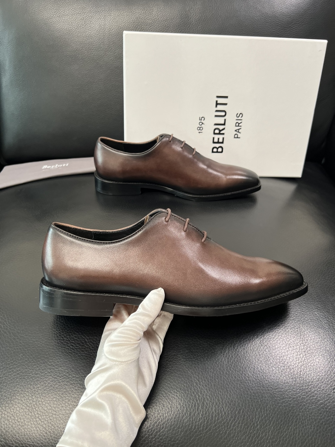 Berluti 顶级代购 布鲁提 皮鞋专柜同步发售原厂配置，意大利进口牛皮面料，全进口水染牛皮里垫，鞋底